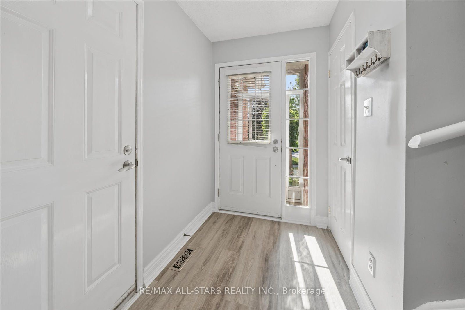 229 Fairwood Drive, Georgina, ON L4P 3Y5 photo 5