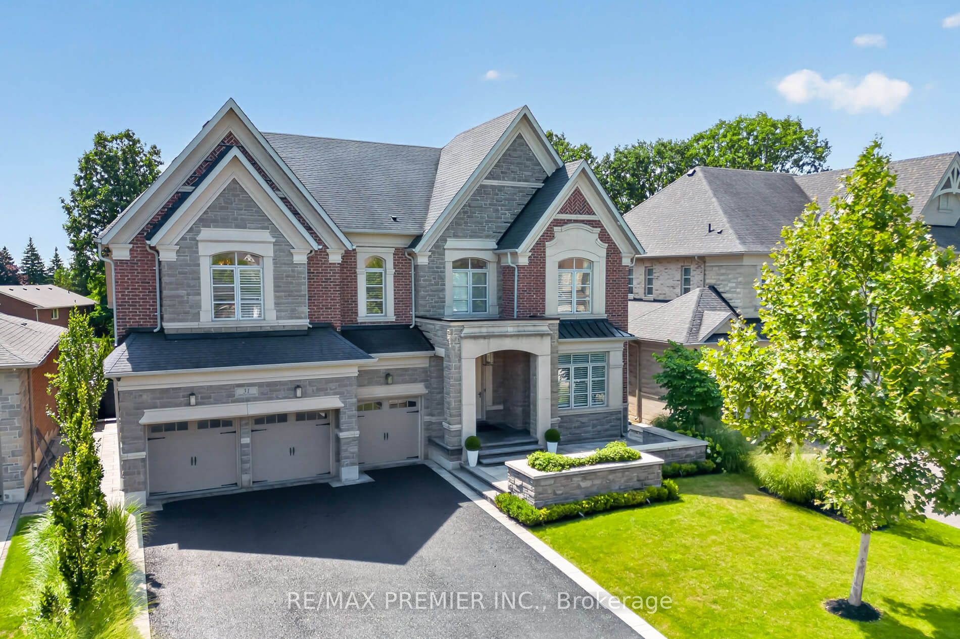 31 Sarracini Crescent, Vaughan, ON L4L 3S9