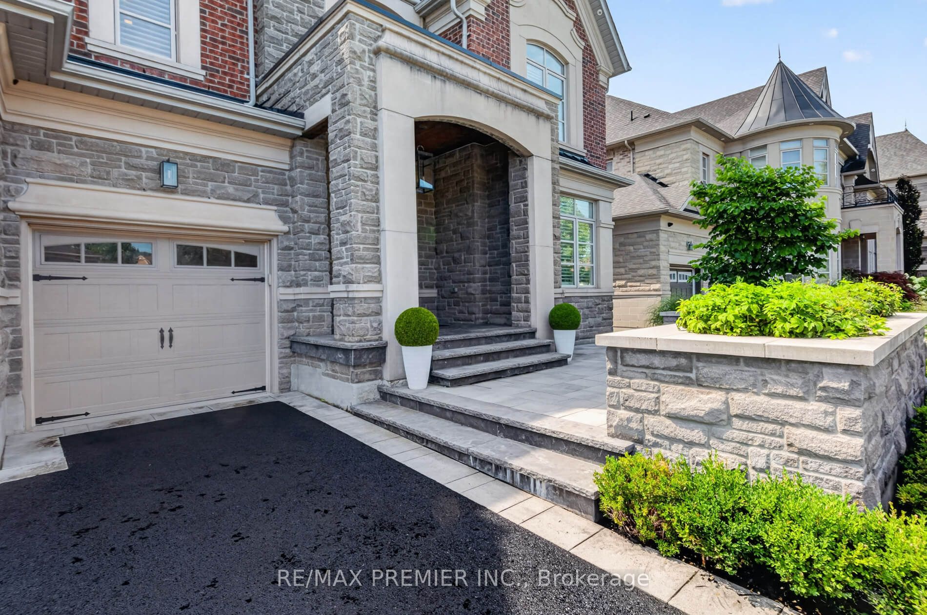 31 Sarracini Crescent, Vaughan, ON L4L 3S9 photo 2