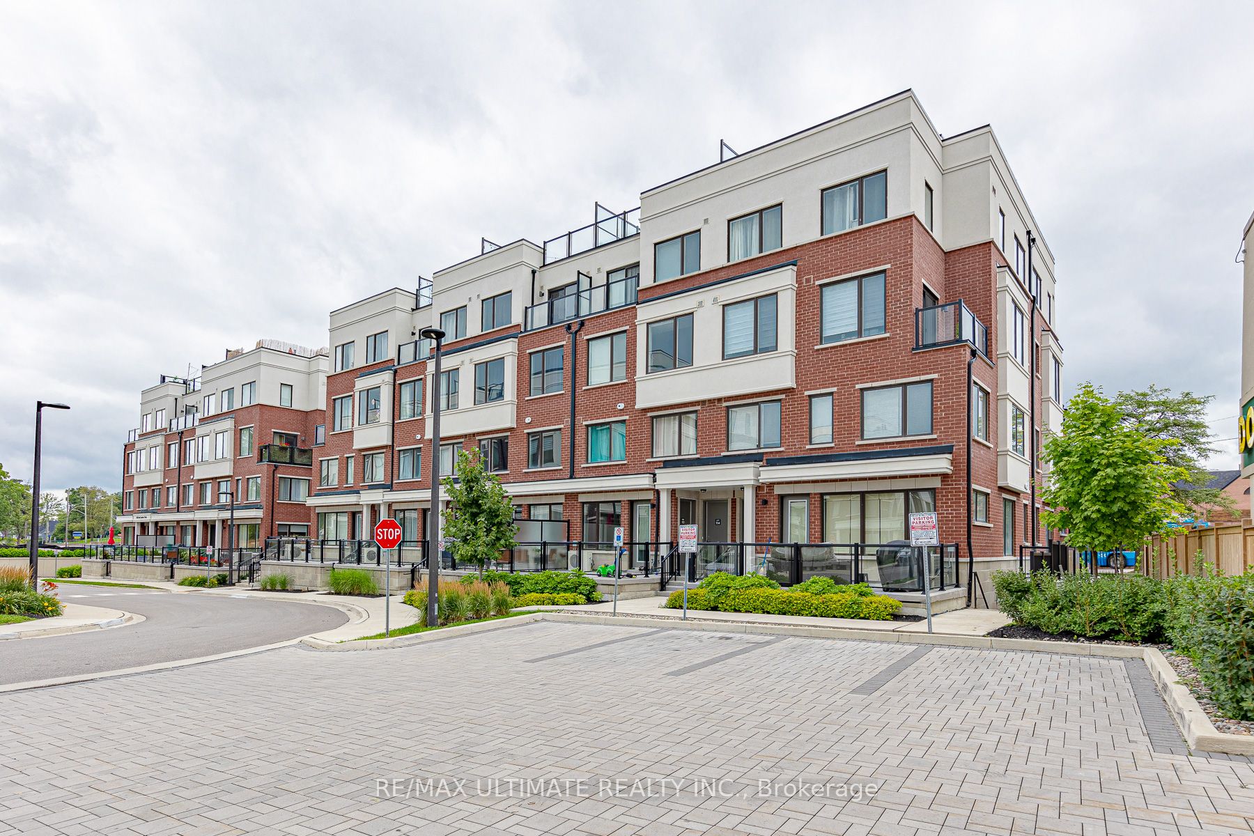 600 Alex Gardner Circle 109, Aurora, ON L4G 0A3 photo 2