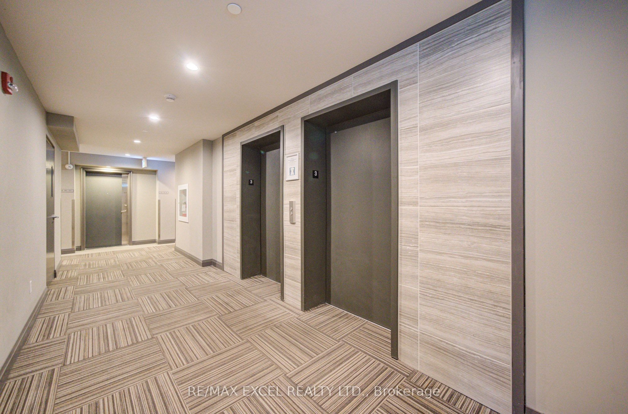 2 Adam Sellers Street 302, Markham, ON L6B 1P2 photo 4