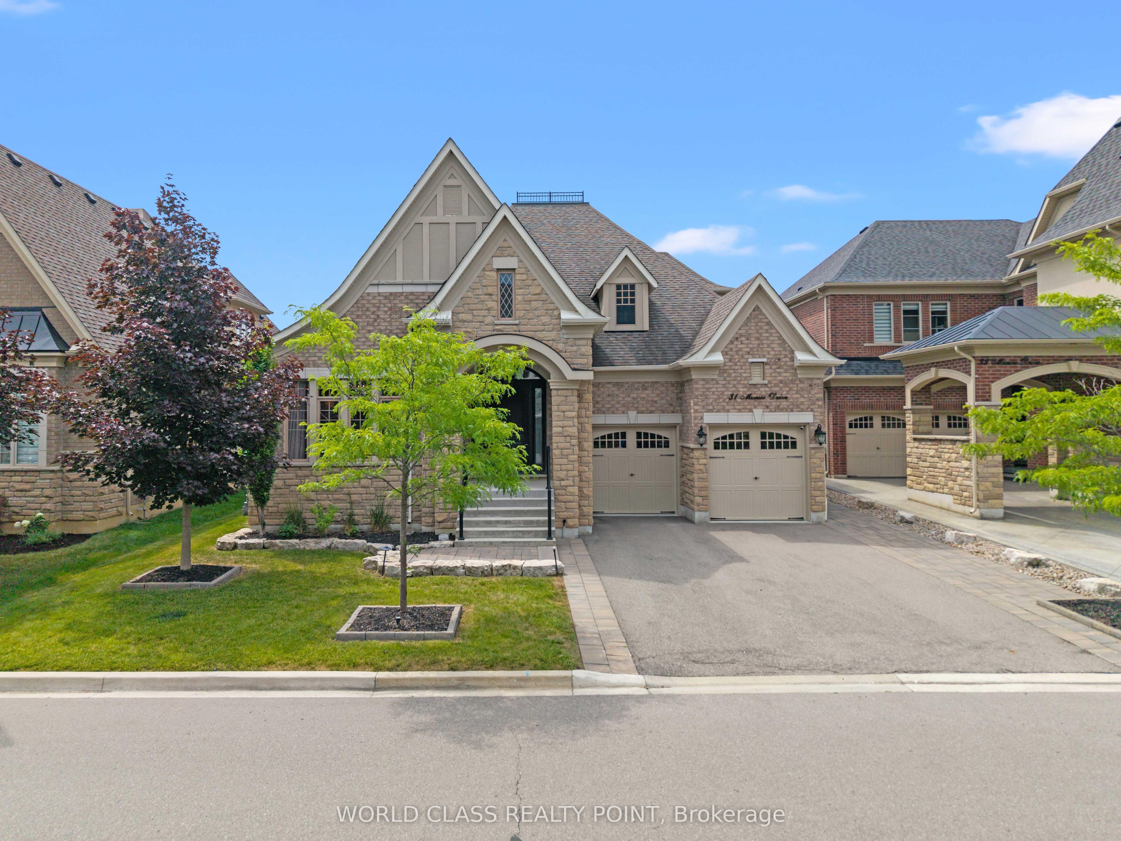 31 Munsie Drive, King, ON L7B 0N8