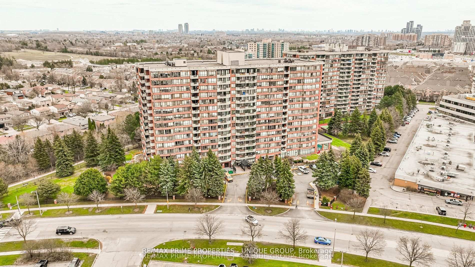 33 Weldrick Road E 209, Richmond Hill, ON L4C 8W4