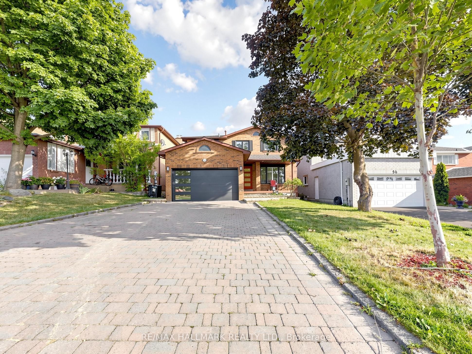 58 Marchwood Crescent, Richmond Hill, ON L4C 8M4 photo 2
