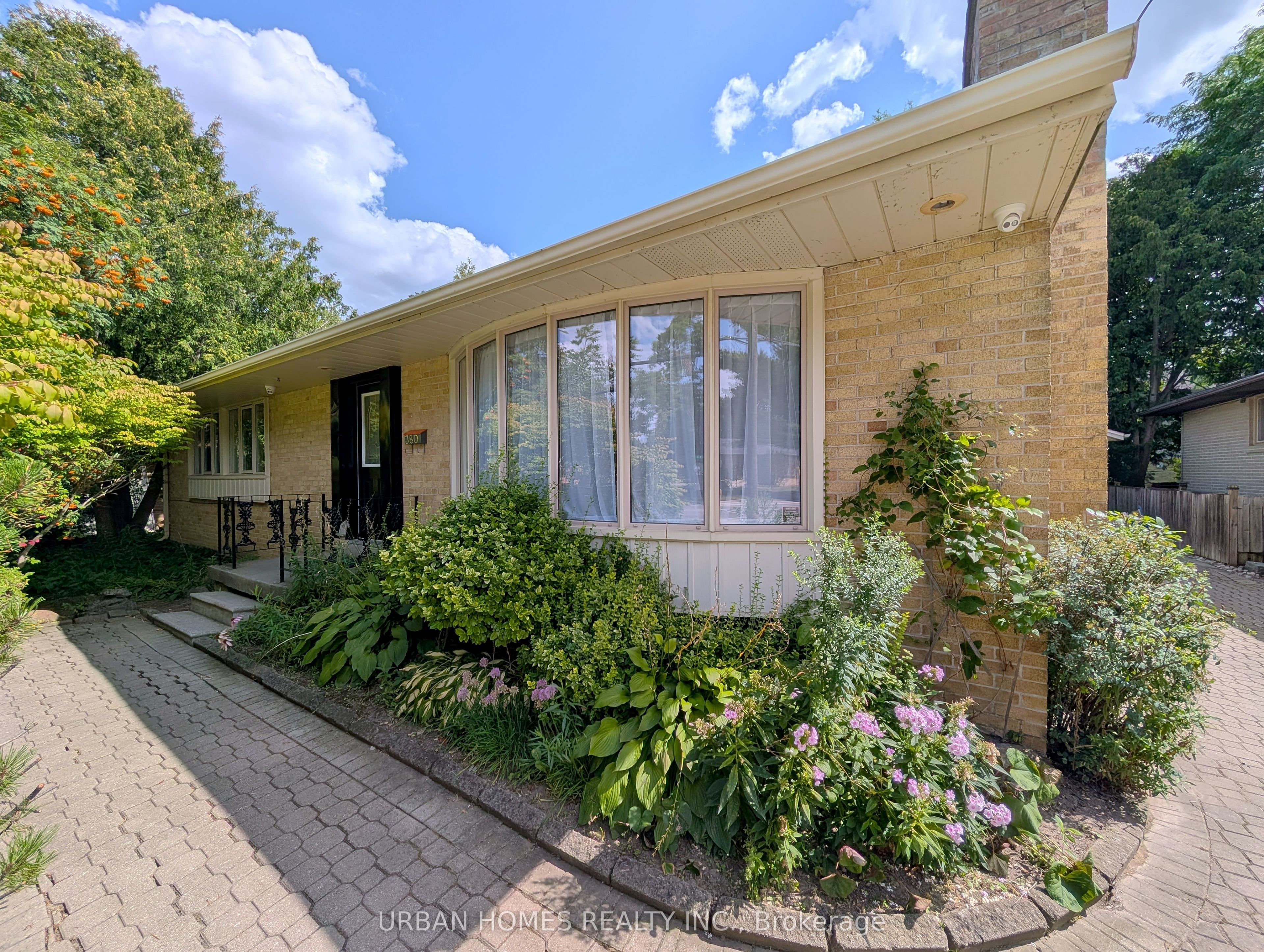 380 Mill Street, Richmond Hill, ON L4C 4B9 photo 2