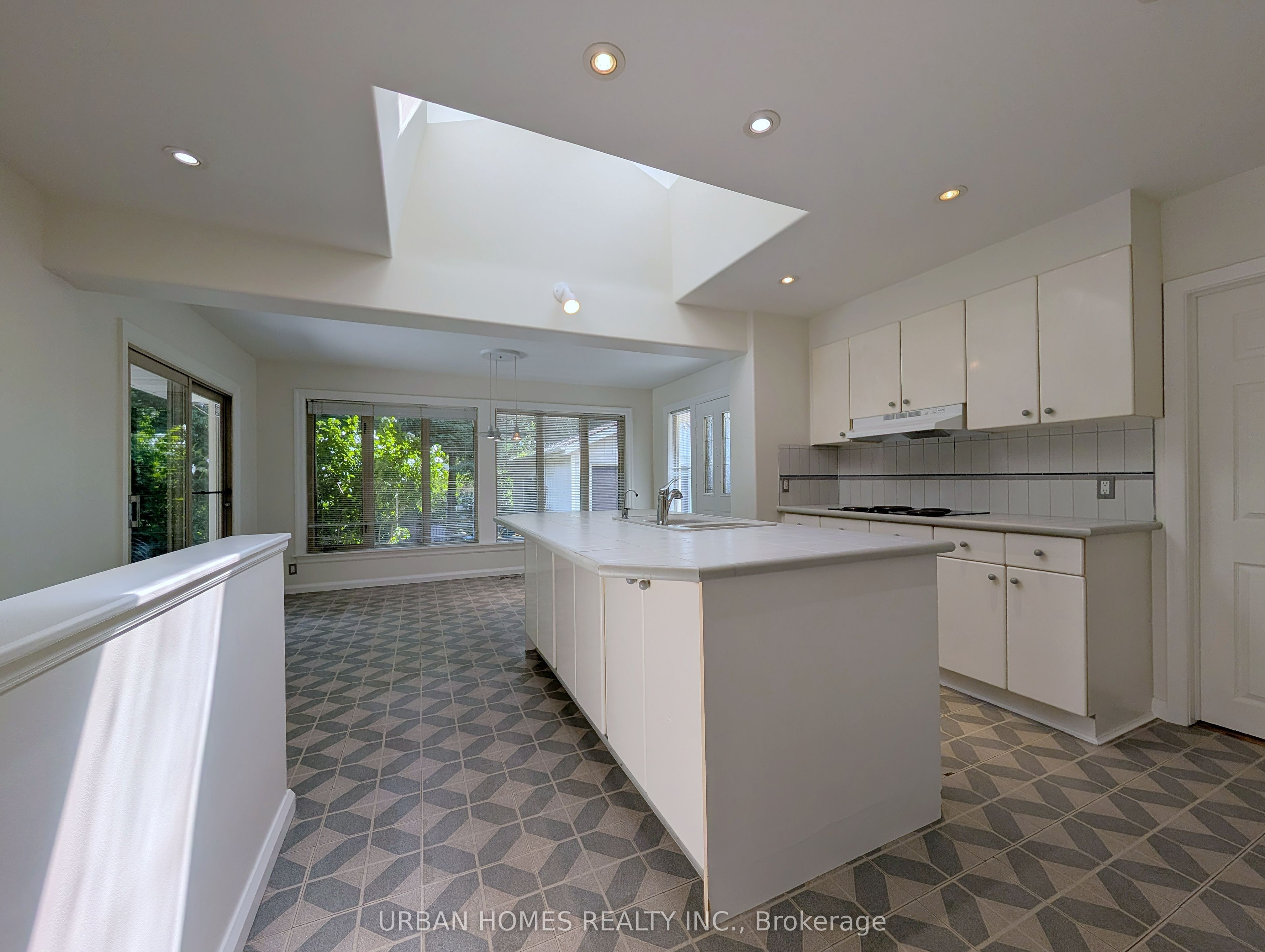 380 Mill Street, Richmond Hill, ON L4C 4B9 photo 4