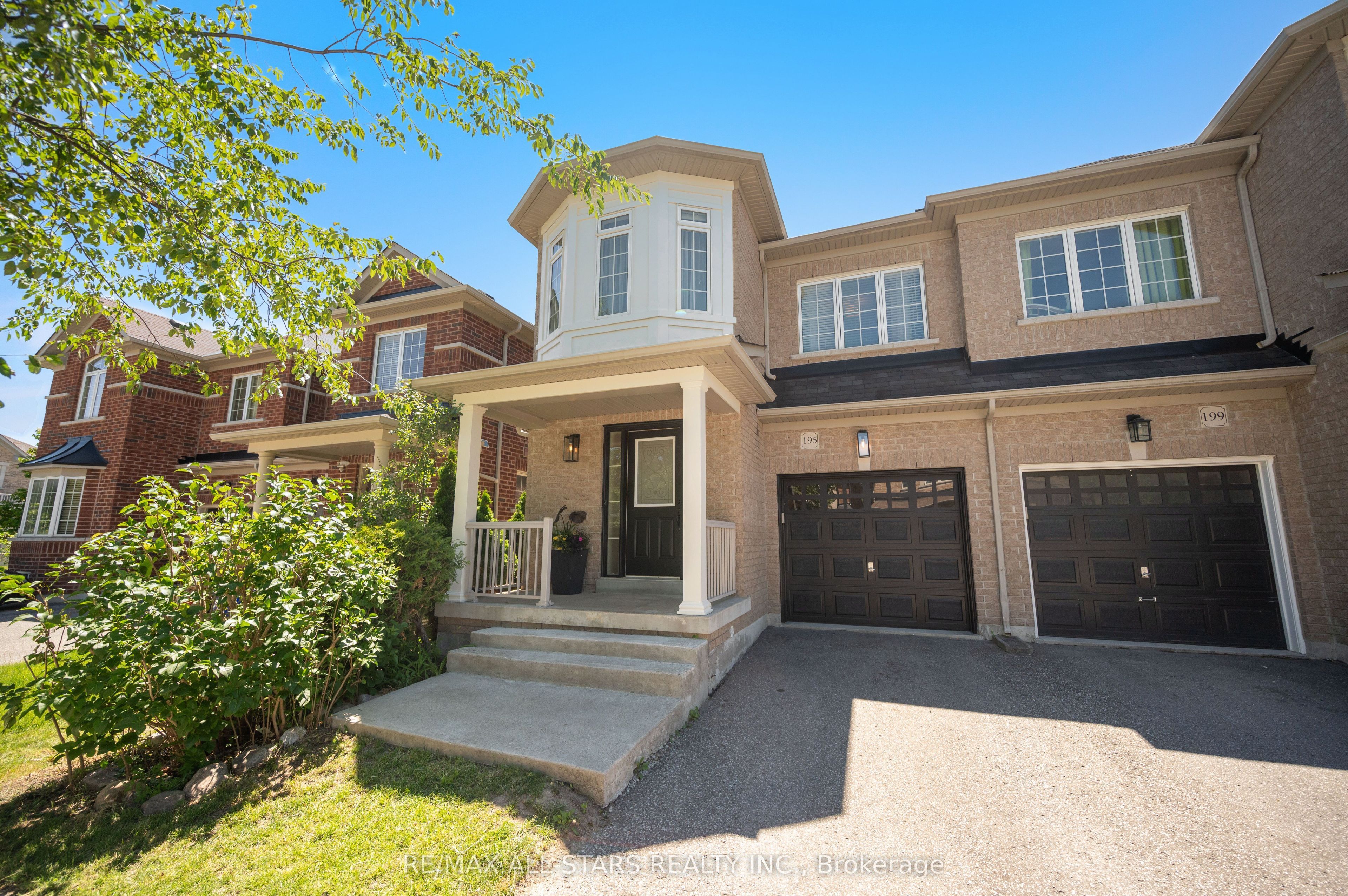 195 Richard Underhill Avenue, Whitchurch-Stouffville, ON L4A 0Z4 photo 2