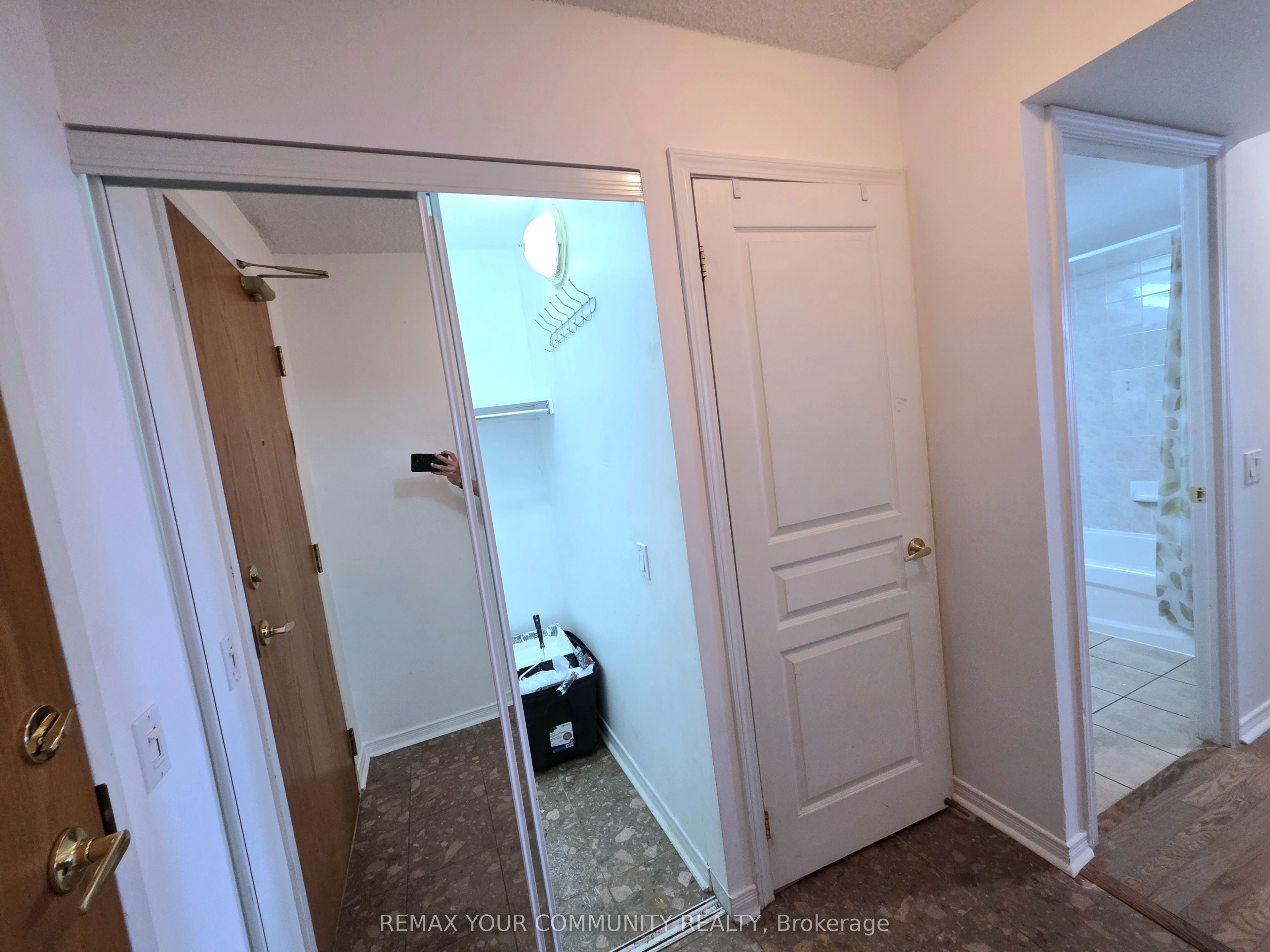 9 Northern Heights Drive E Drive 916, Richmond Hill, ON L4B 4M6 photo 3