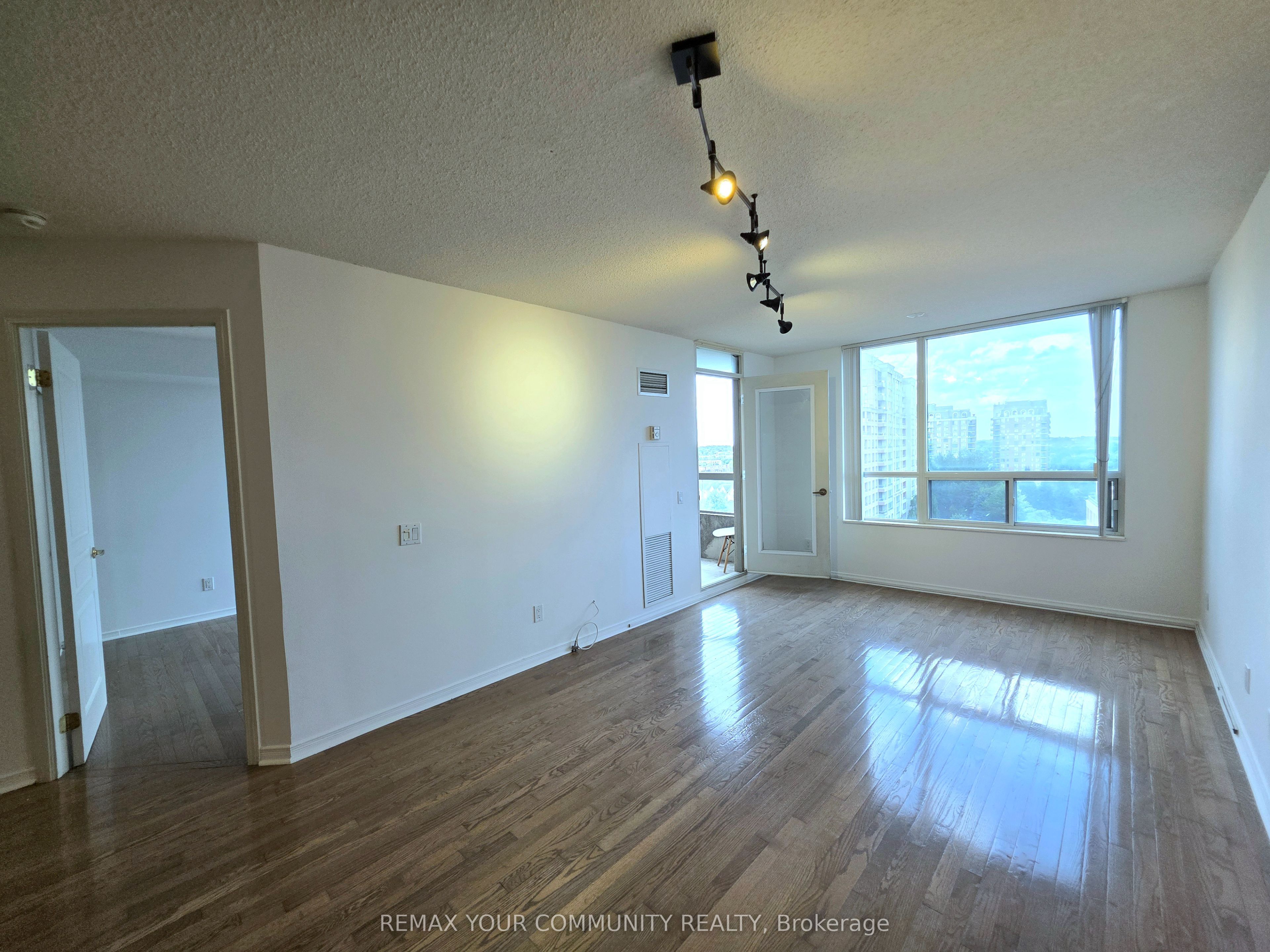 9 Northern Heights Drive E Drive 916, Richmond Hill, ON L4B 4M6 photo 5
