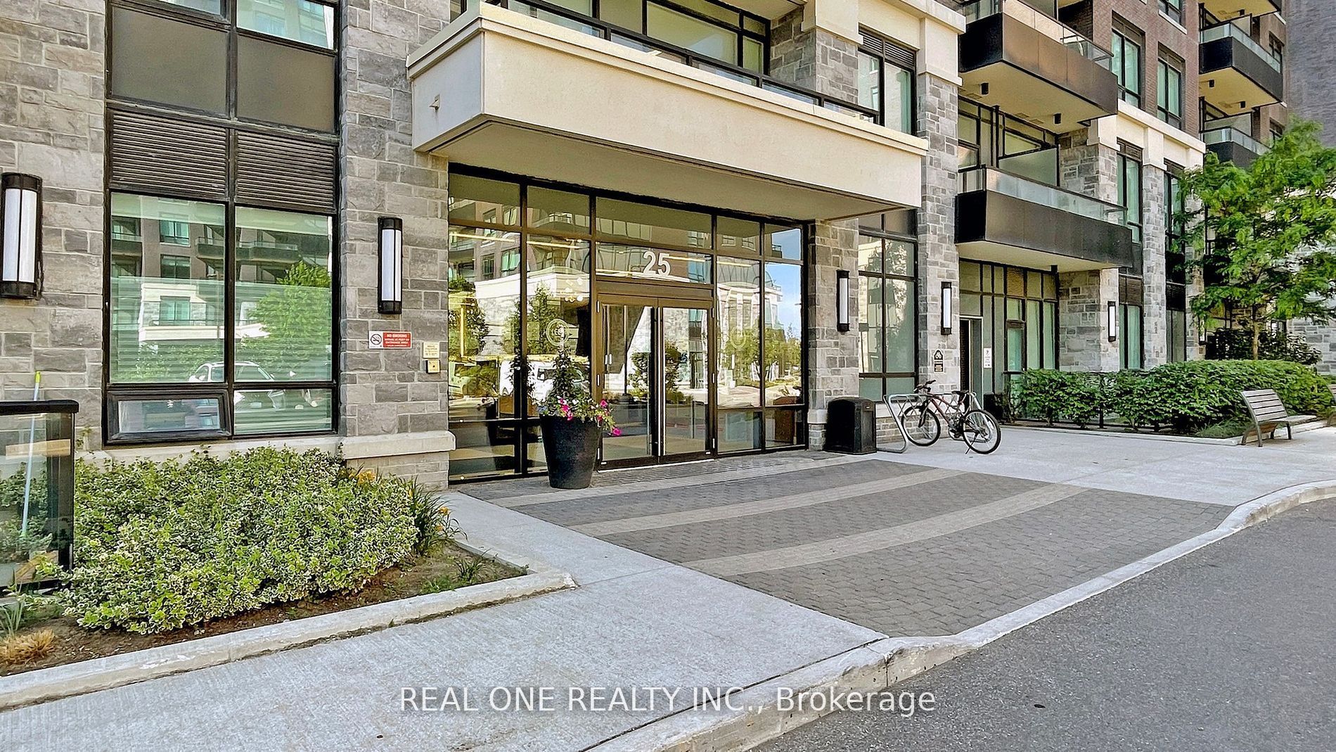 25 Water Walk Drive Rg22, Markham, ON L6G 0G3