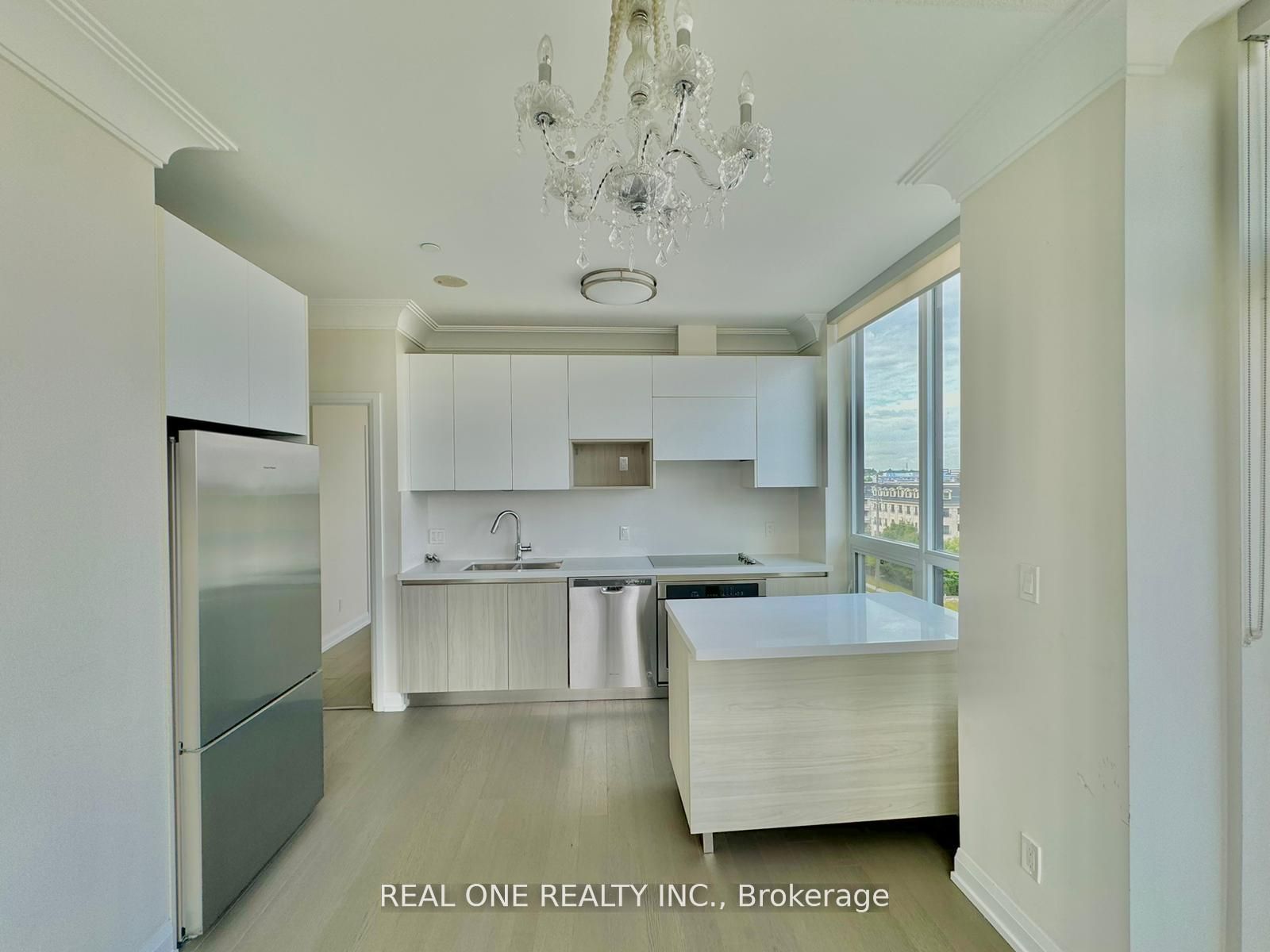 25 Water Walk Drive Rg22, Markham, ON L6G 0G3 photo 4