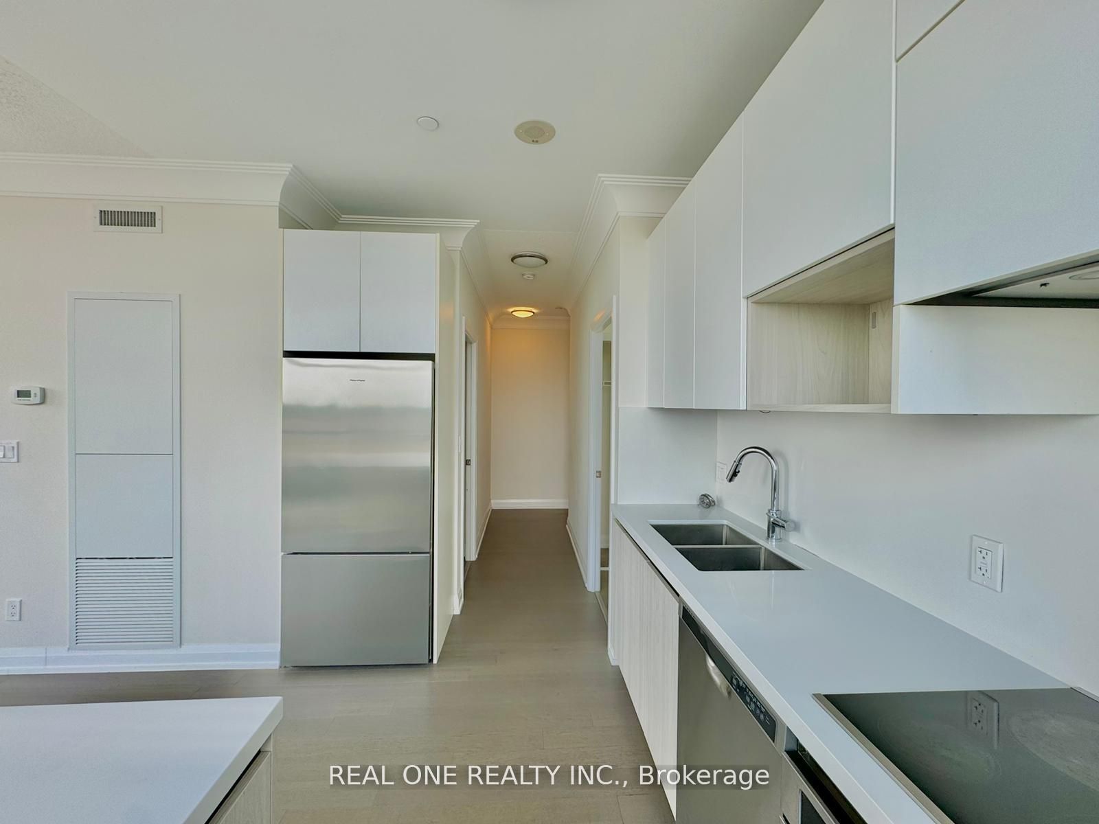 25 Water Walk Drive Rg22, Markham, ON L6G 0G3 photo 5