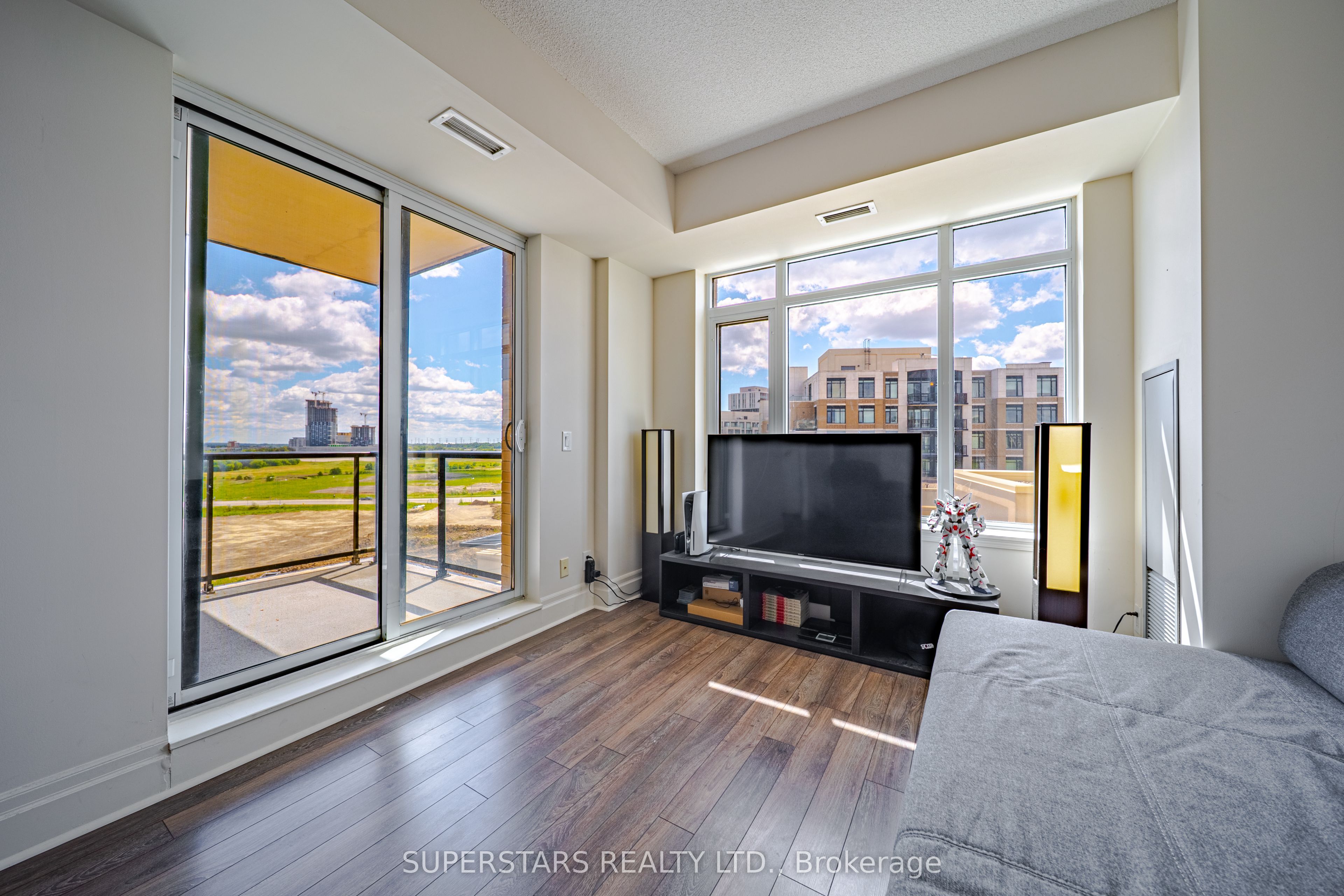 151 Upper Duke Crescent 809, Markham, ON L6G 0E1 photo 4