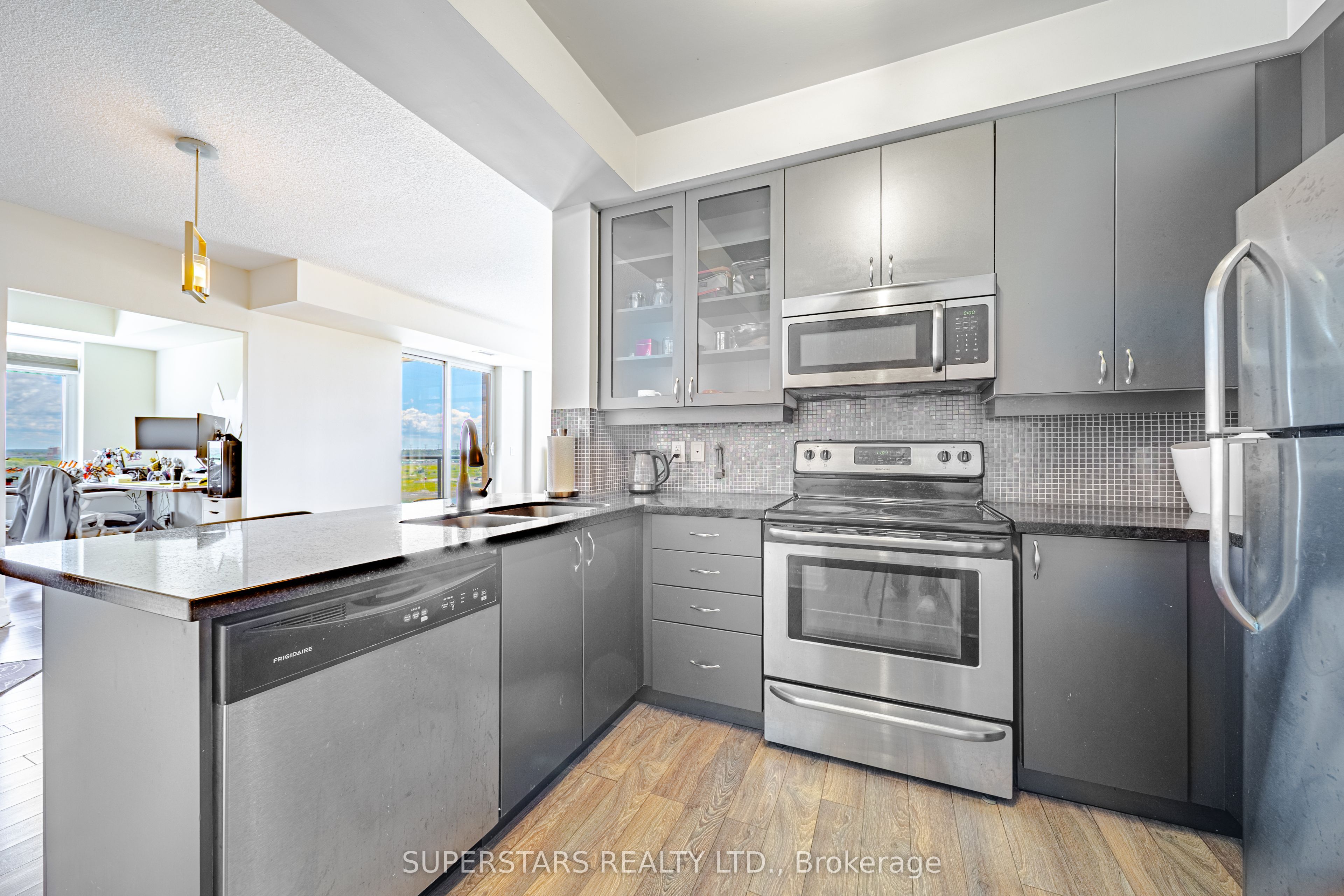 151 Upper Duke Crescent 809, Markham, ON L6G 0E1 photo 5