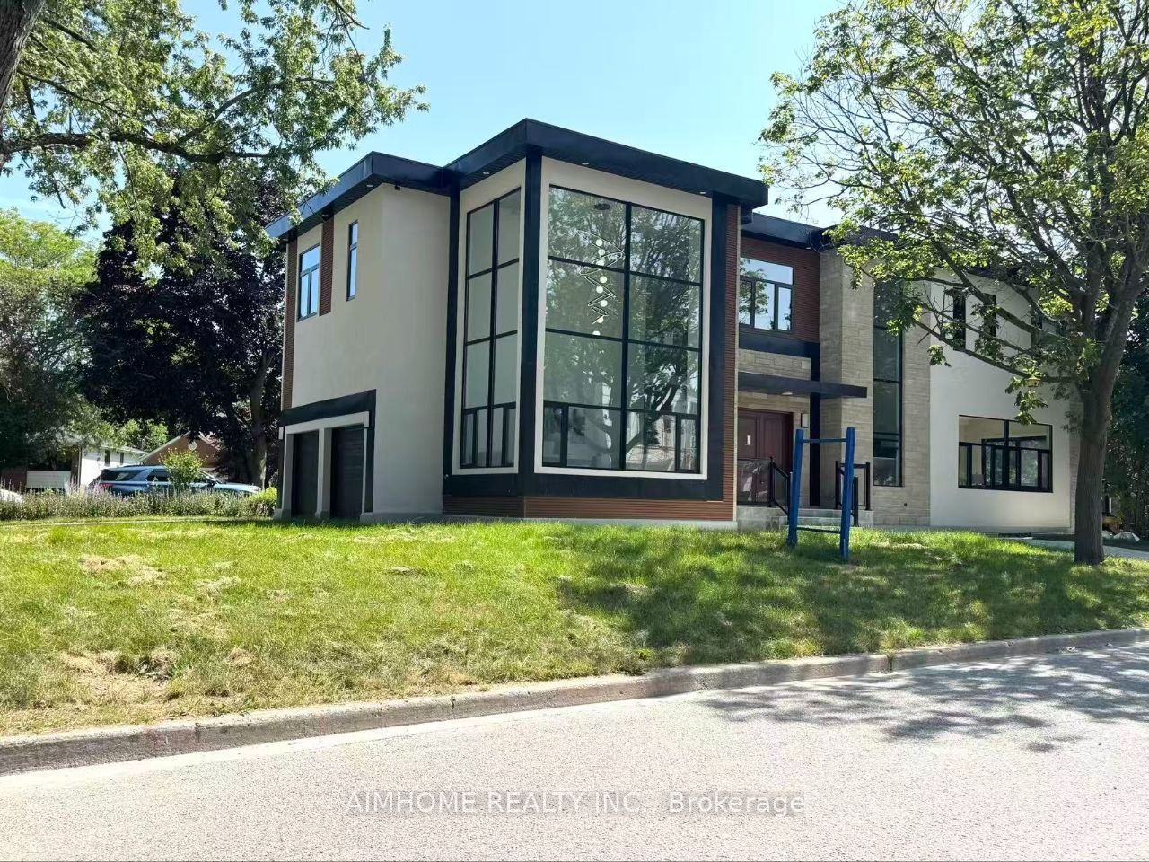 21 Shadbolt Court, Markham, ON L3R 1X3