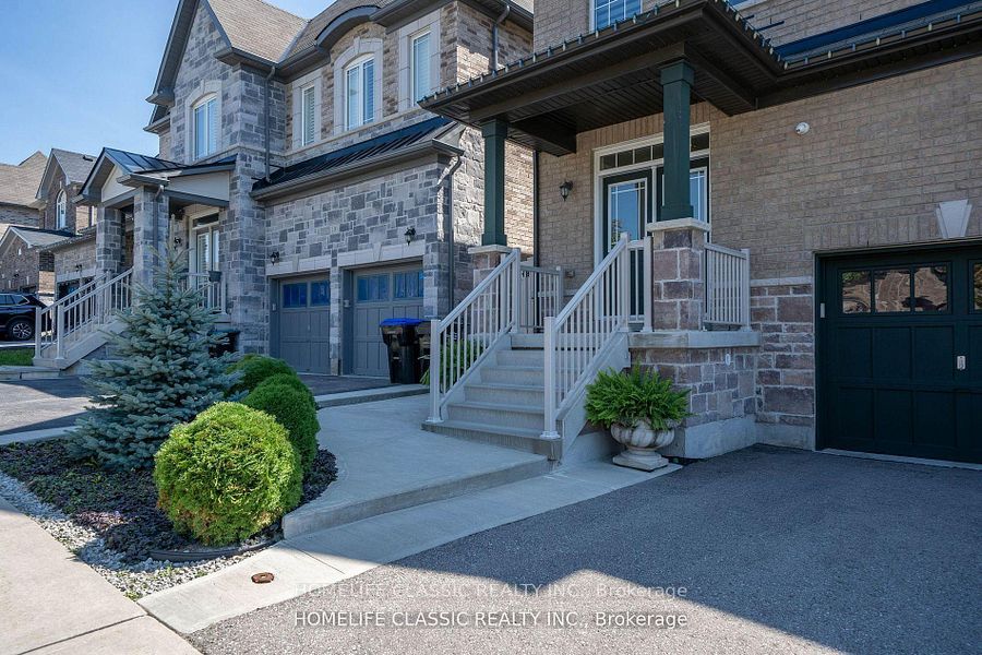 105 McKenzie Way, Bradford West Gwillimbury, ON L3Z 4G6 photo 2