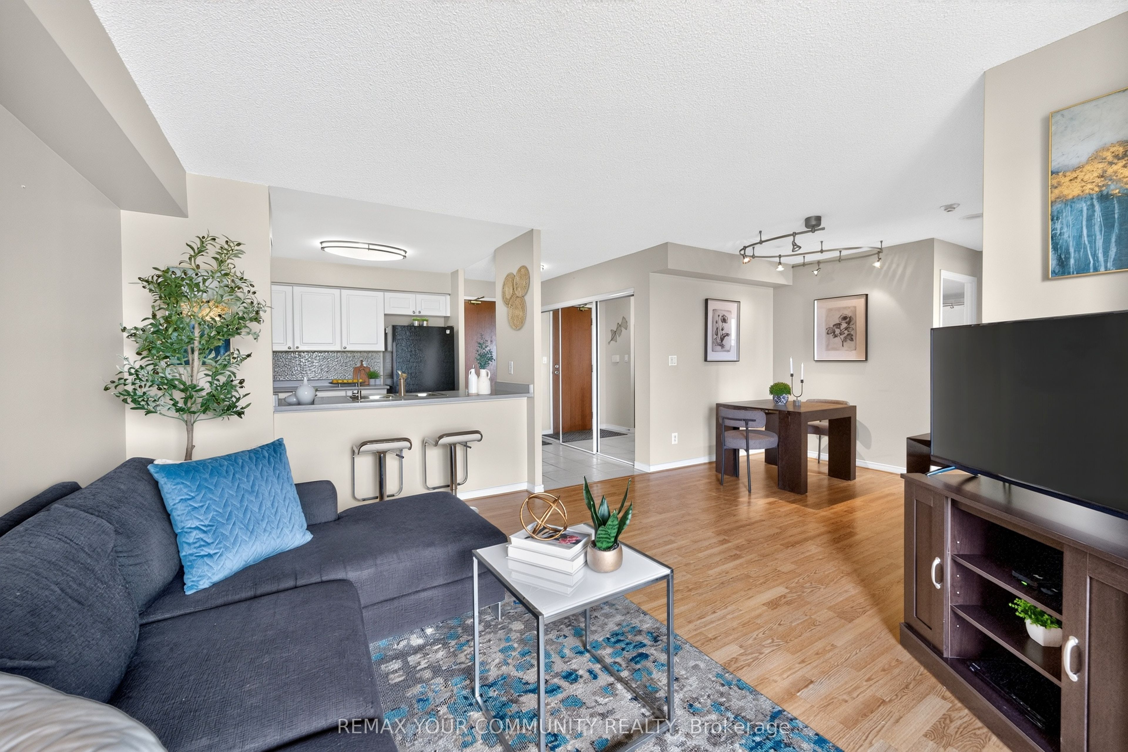 3 ELLESMERE Street 721, Richmond Hill, ON L4B 4N2