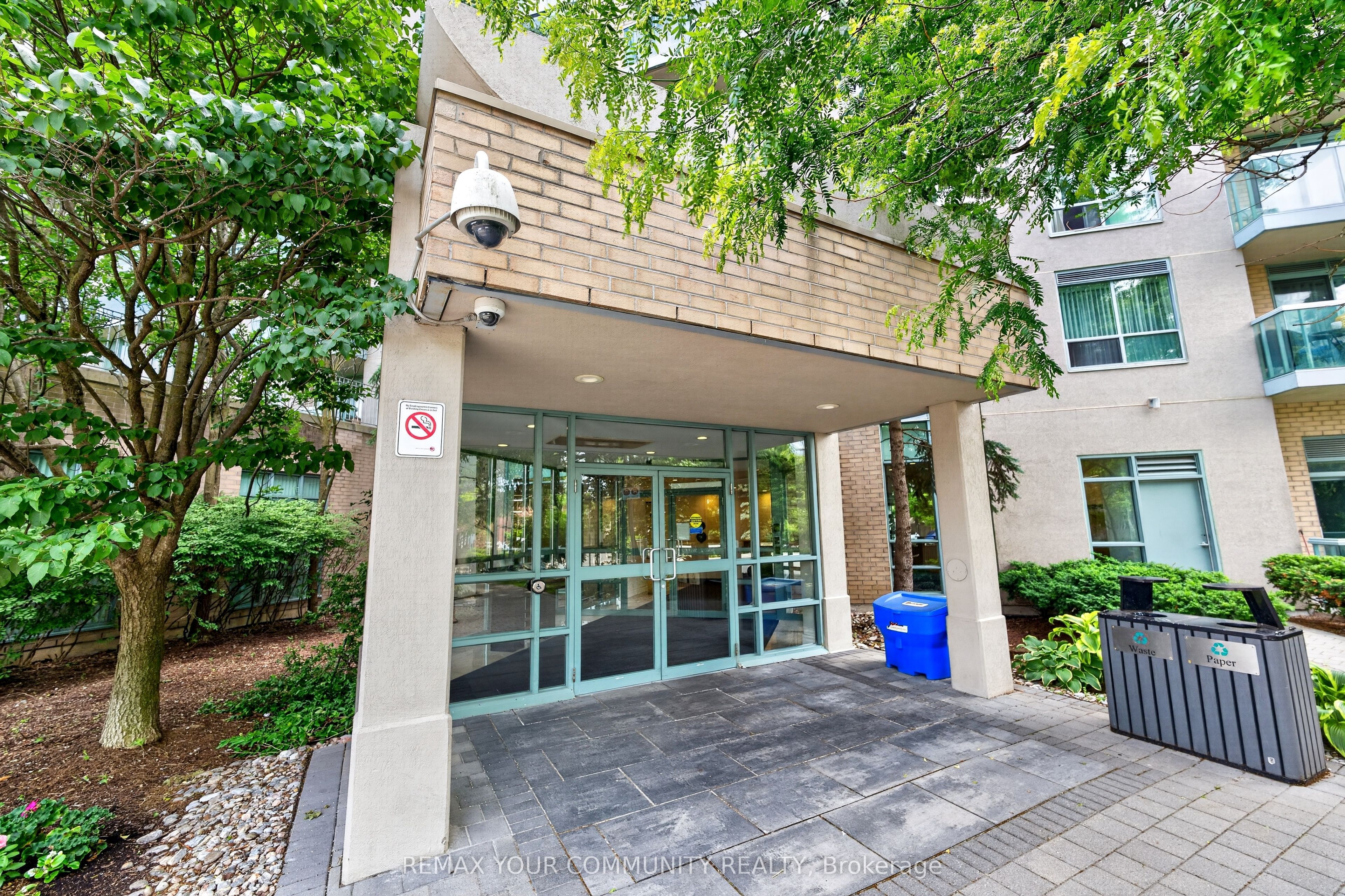 3 ELLESMERE Street 721, Richmond Hill, ON L4B 4N2 photo 3