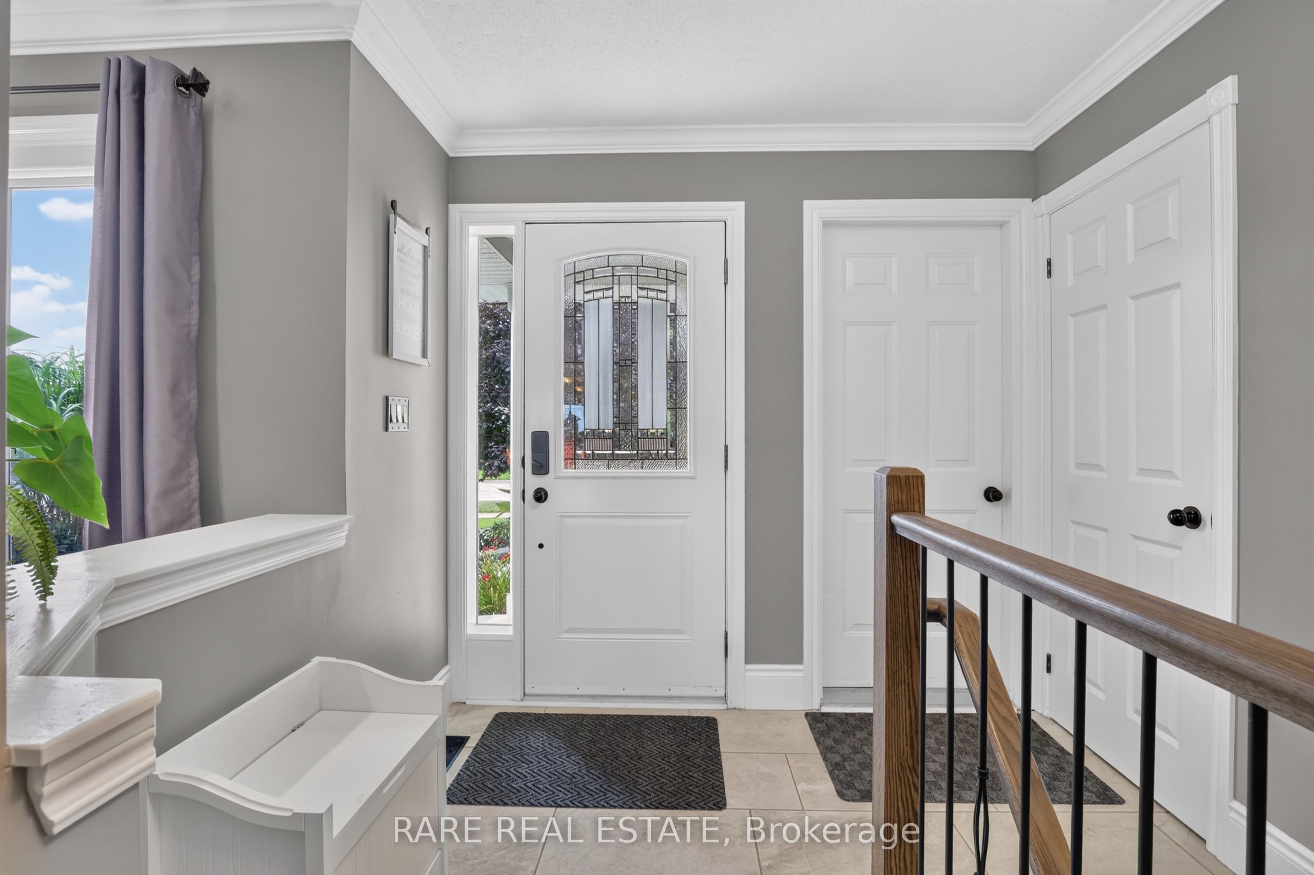 1929 Romina Court, Innisfil, ON L9S 4X9 photo 3