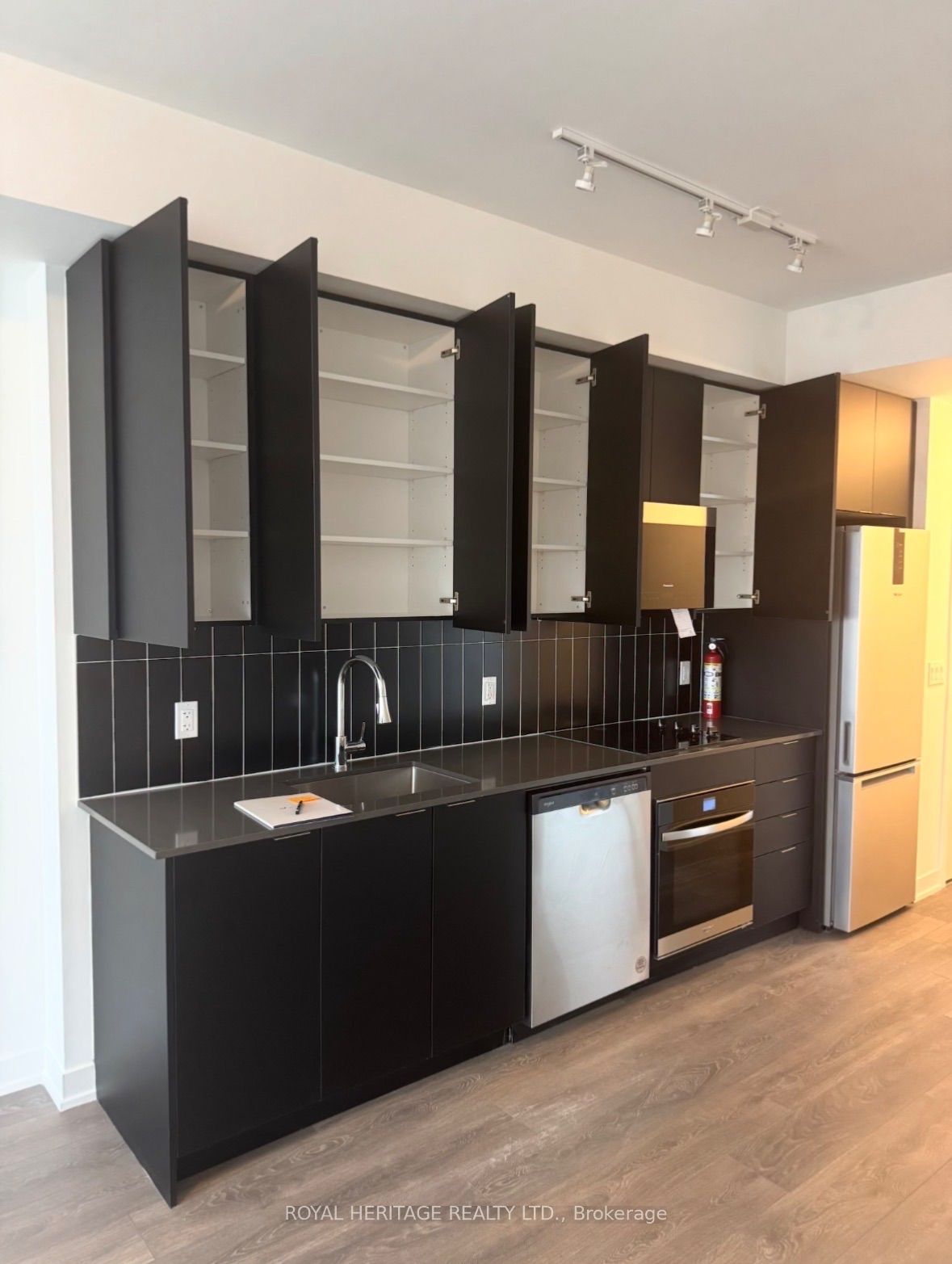 498 Caldari Road 2428, Vaughan, ON L4K 0R6 photo 3