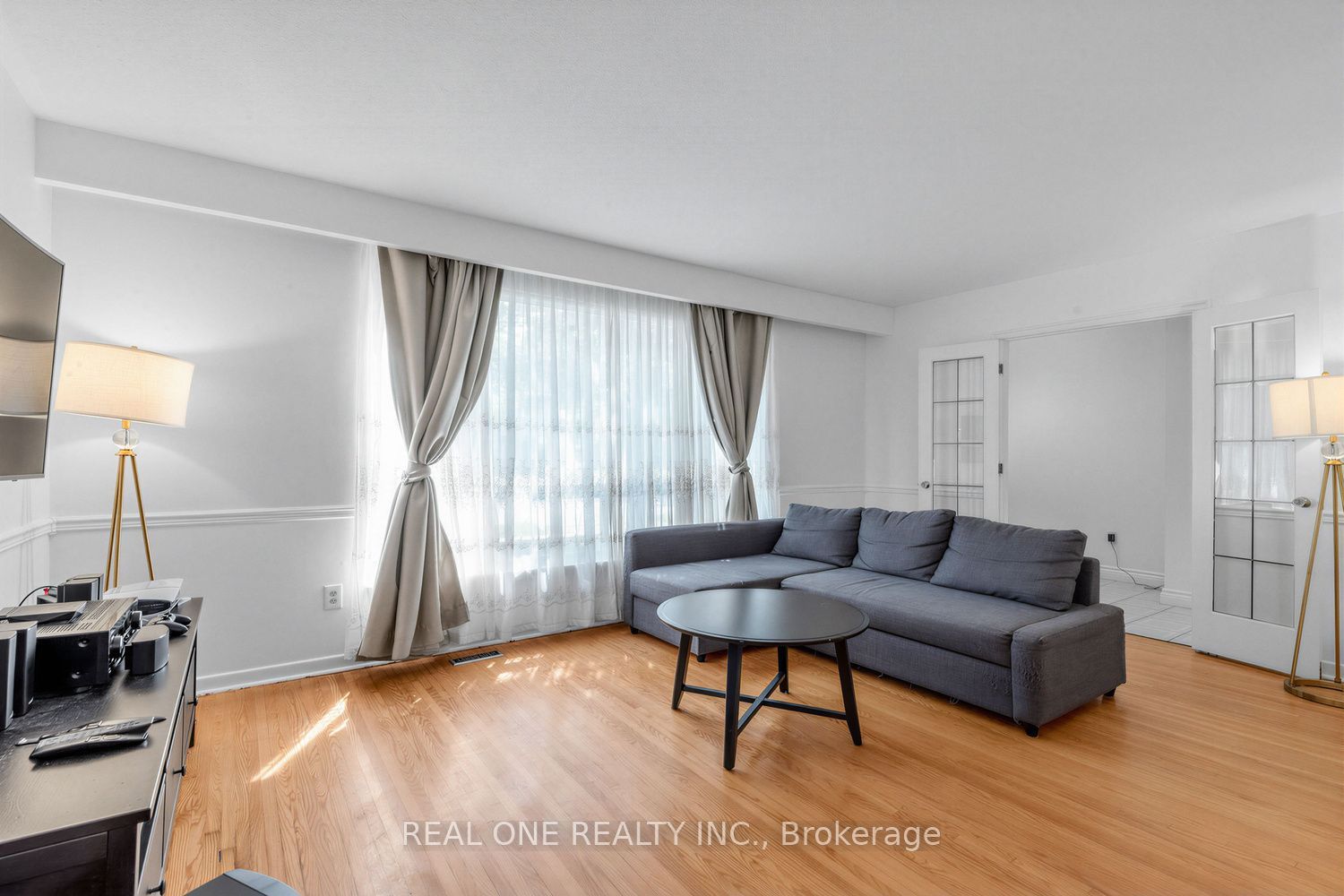 10 Devins Drive, Aurora, ON L4G 2Z1 photo 2