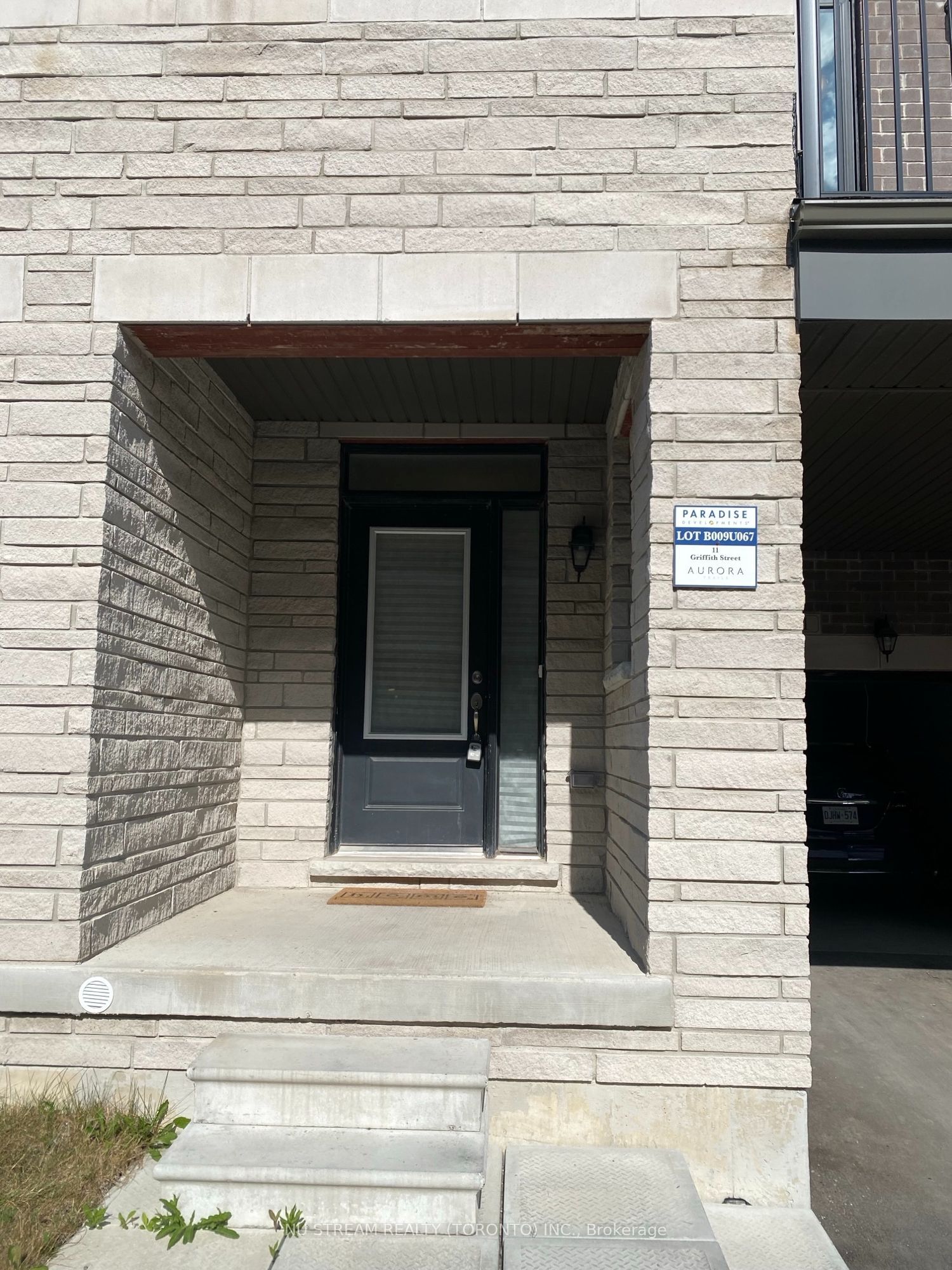 11 Griffith Street, Aurora, ON L4G 7B6 photo 2