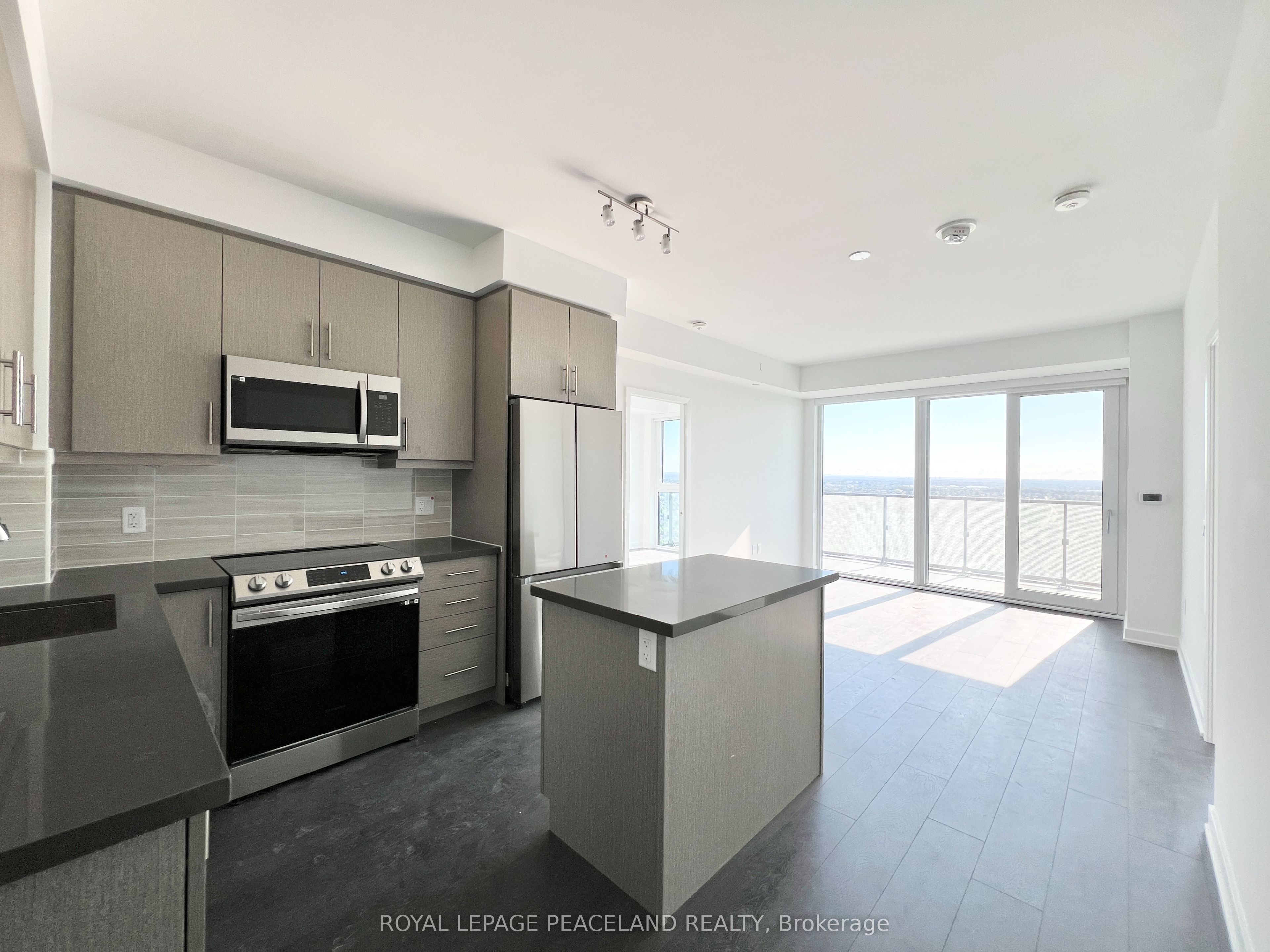 105 Oneida Crescent 2806, Richmond Hill, ON L4B 0H6 photo 5