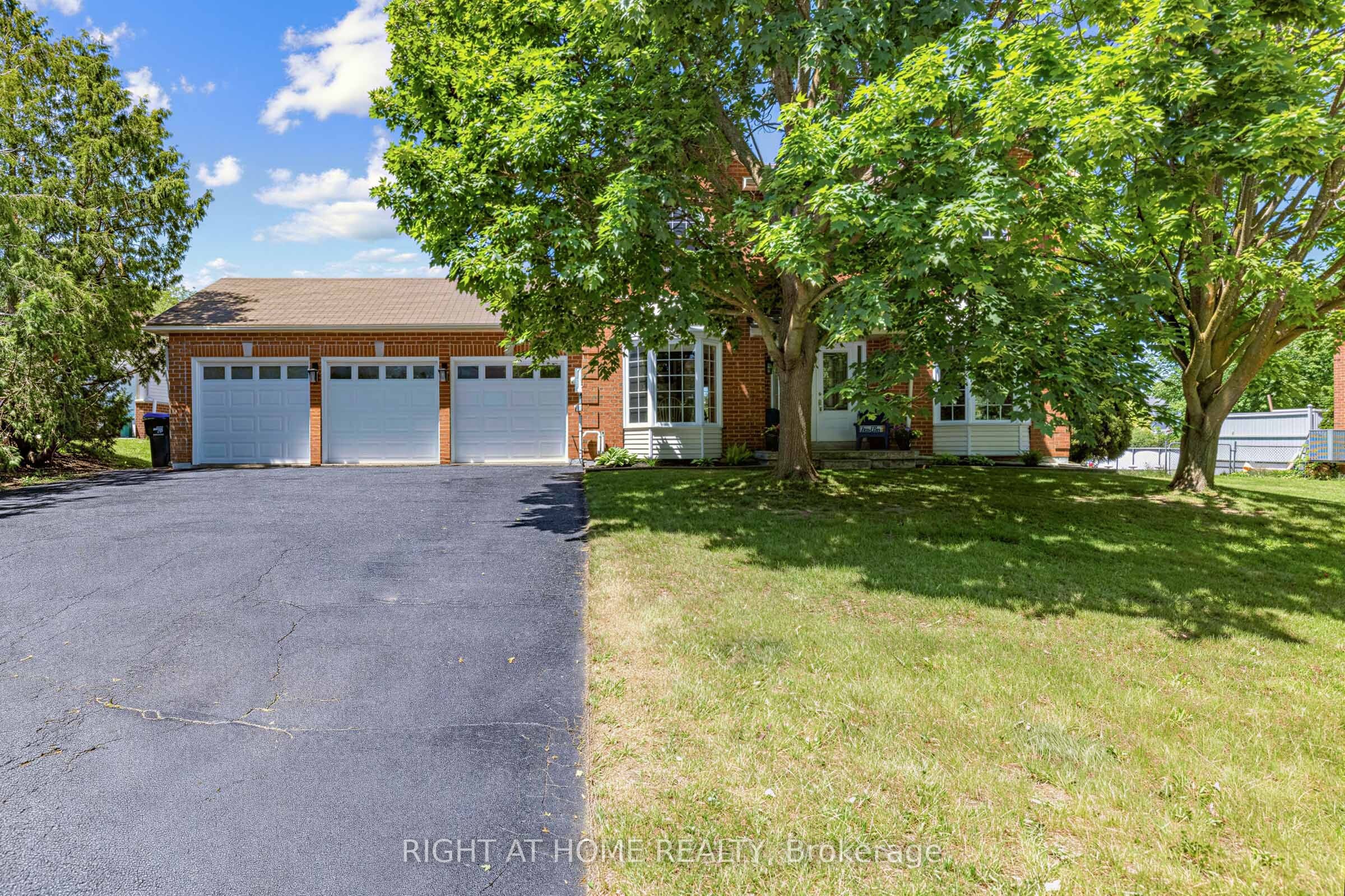 2114 Hughes Drive, Innisfil, ON L0L 1R0