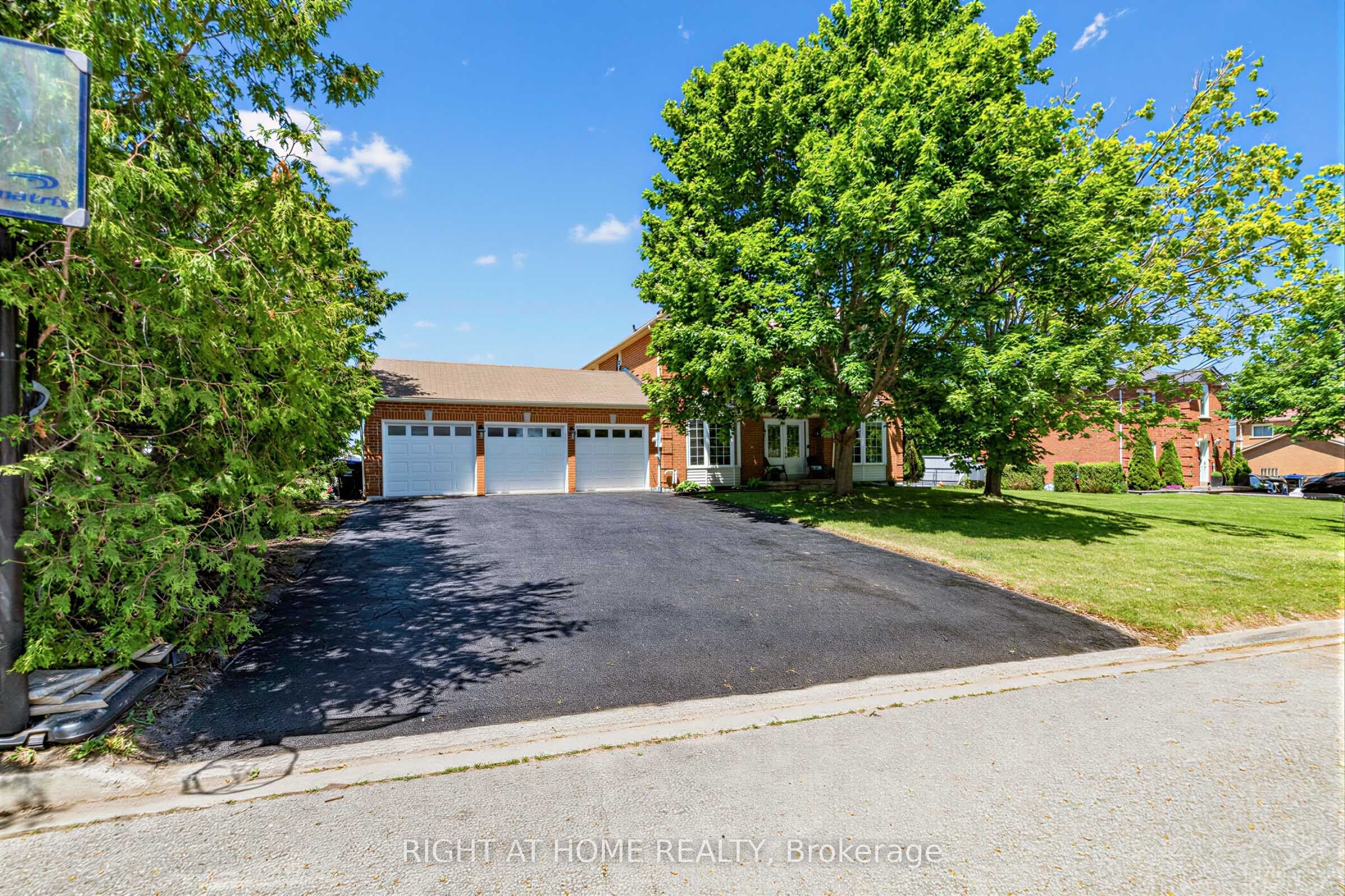 2114 Hughes Drive, Innisfil, ON L0L 1R0 photo 2