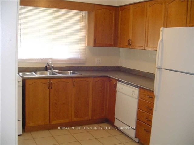 567 Granby Place, Newmarket, ON L3Y 2J6 photo 4