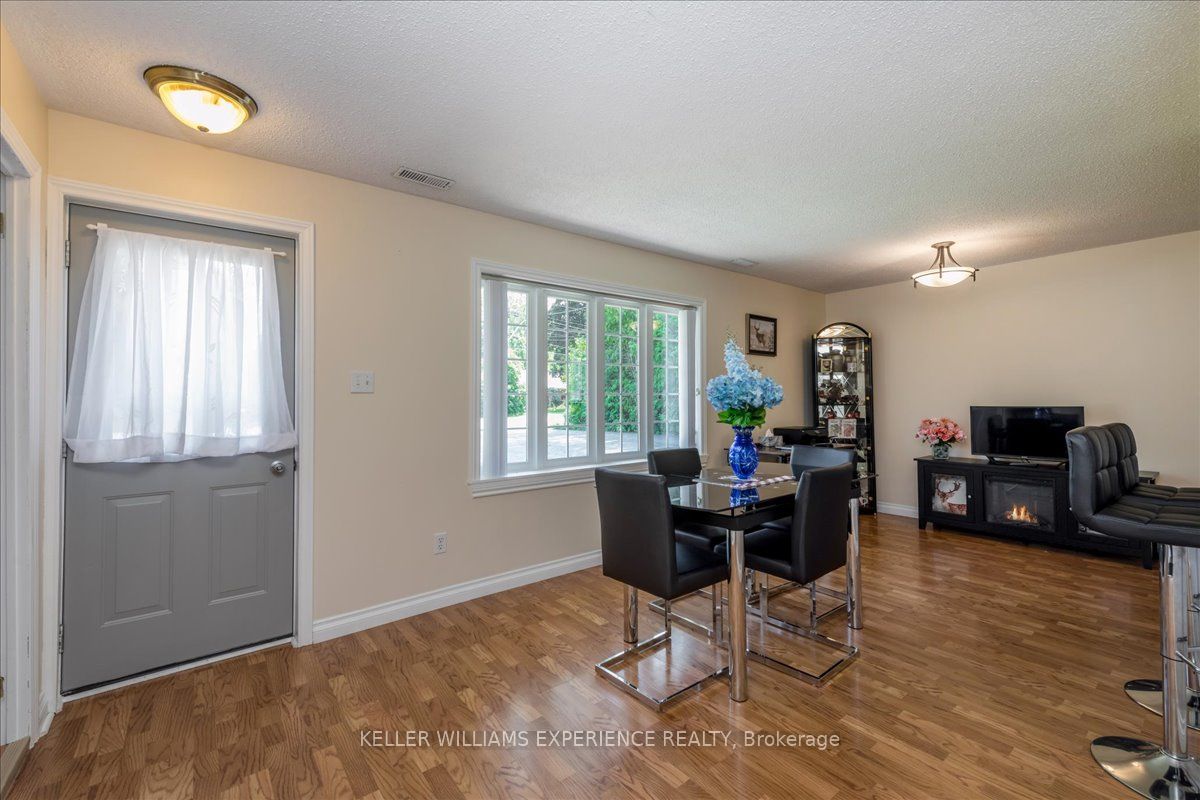31 RIVER Drive, Essa, ON L3W 0G8 photo 3