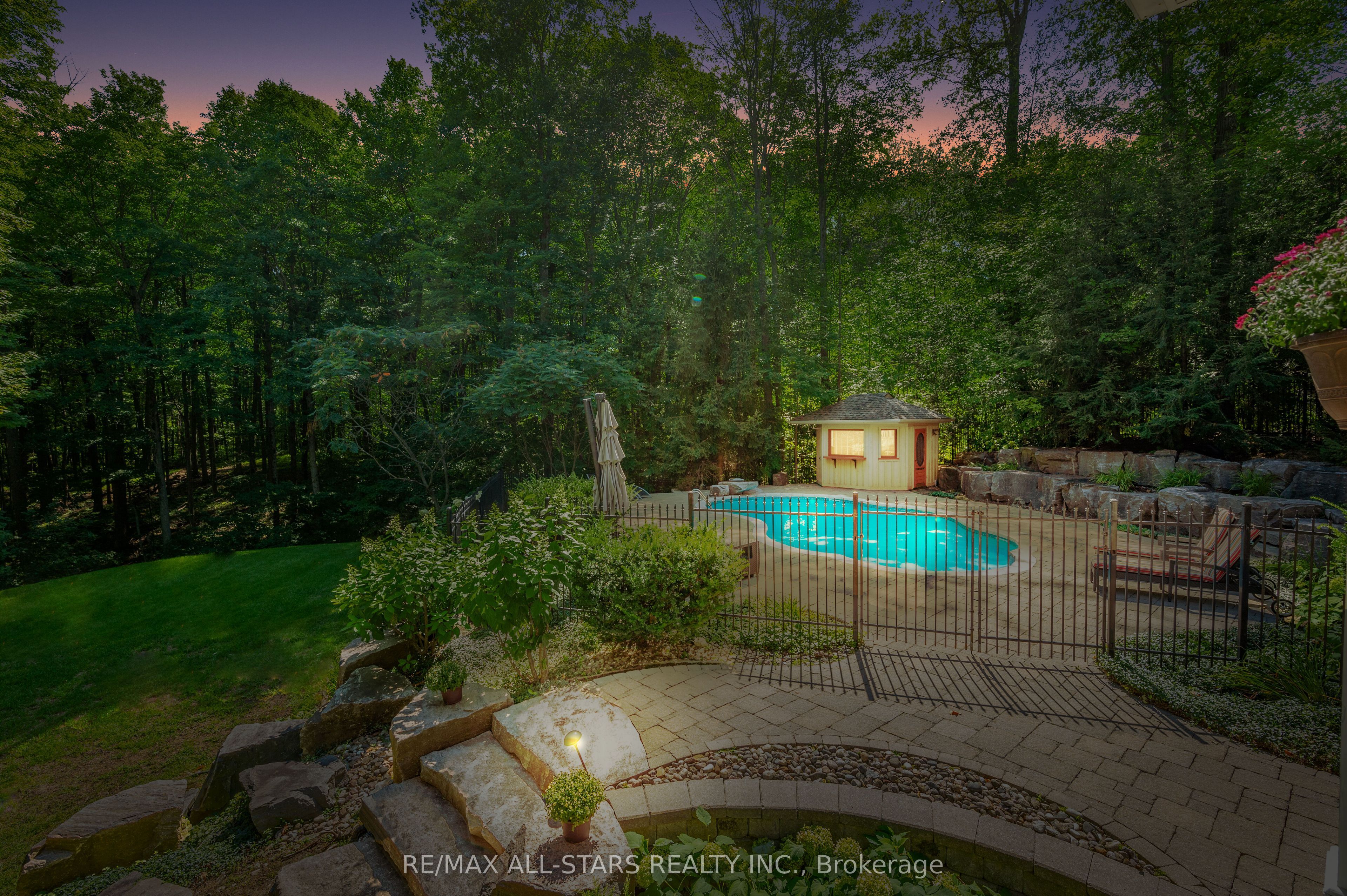3 Bridgewater Drive, Richmond Hill, ON L4E 3N4 photo 3