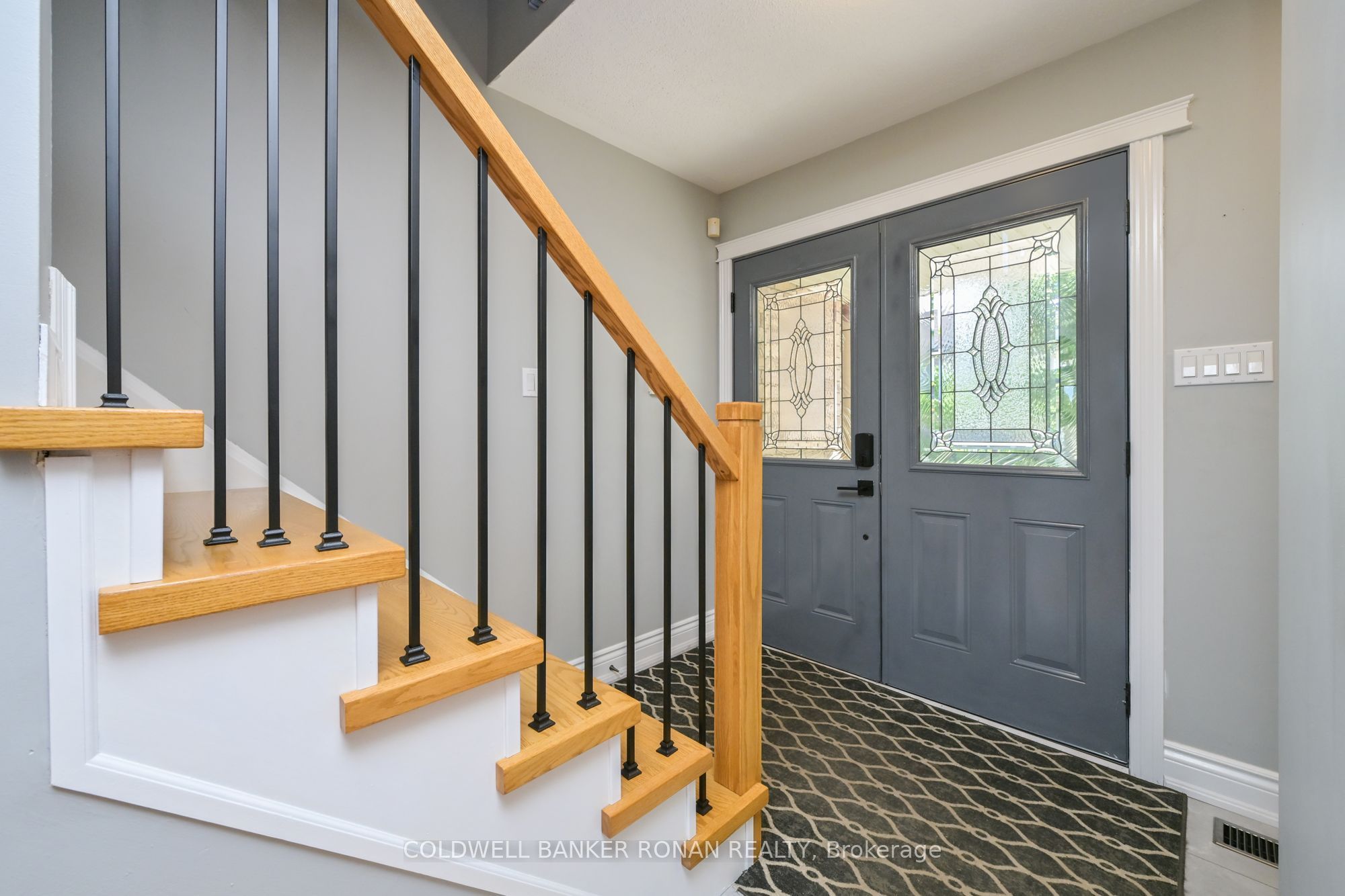 20 John W Taylor Avenue, New Tecumseth, ON L9R 0B3 photo 4