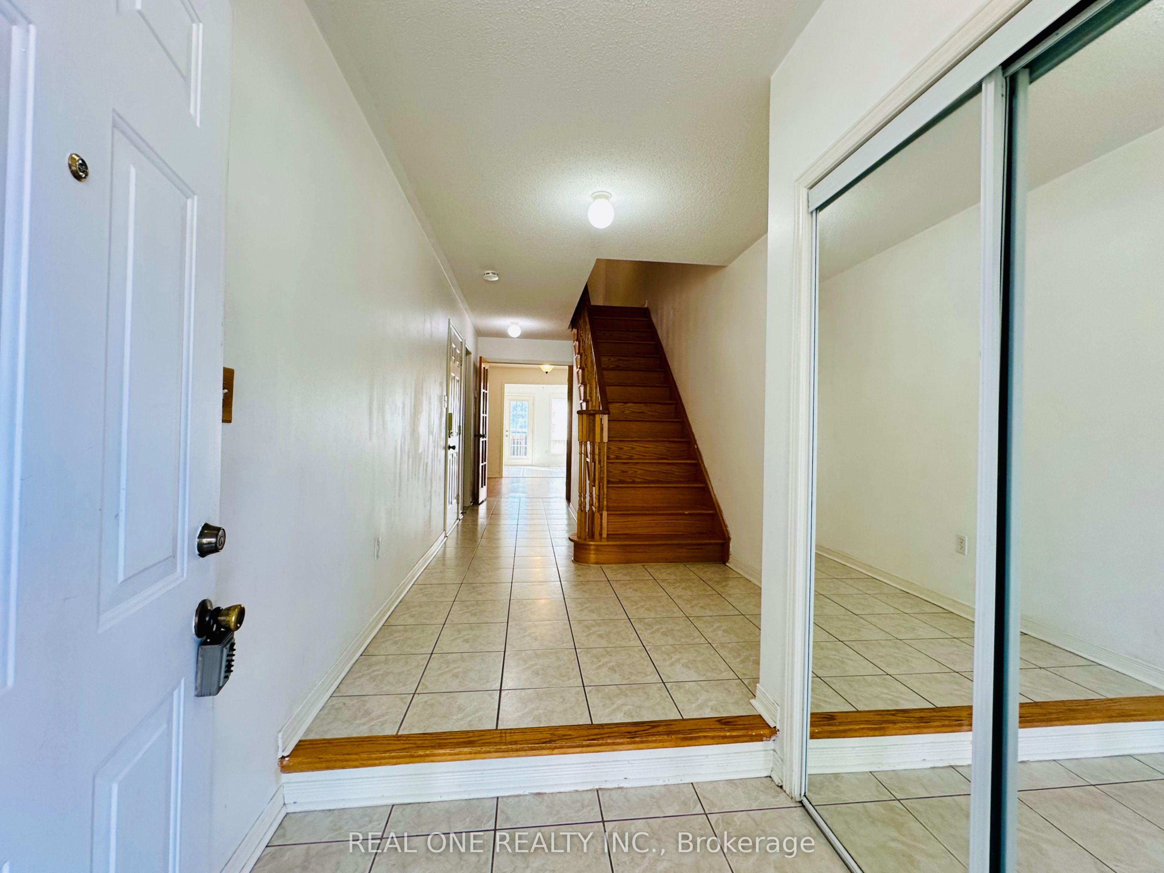 104 Revelstoke Crescent, Richmond Hill, ON L4B 4T4 photo 3