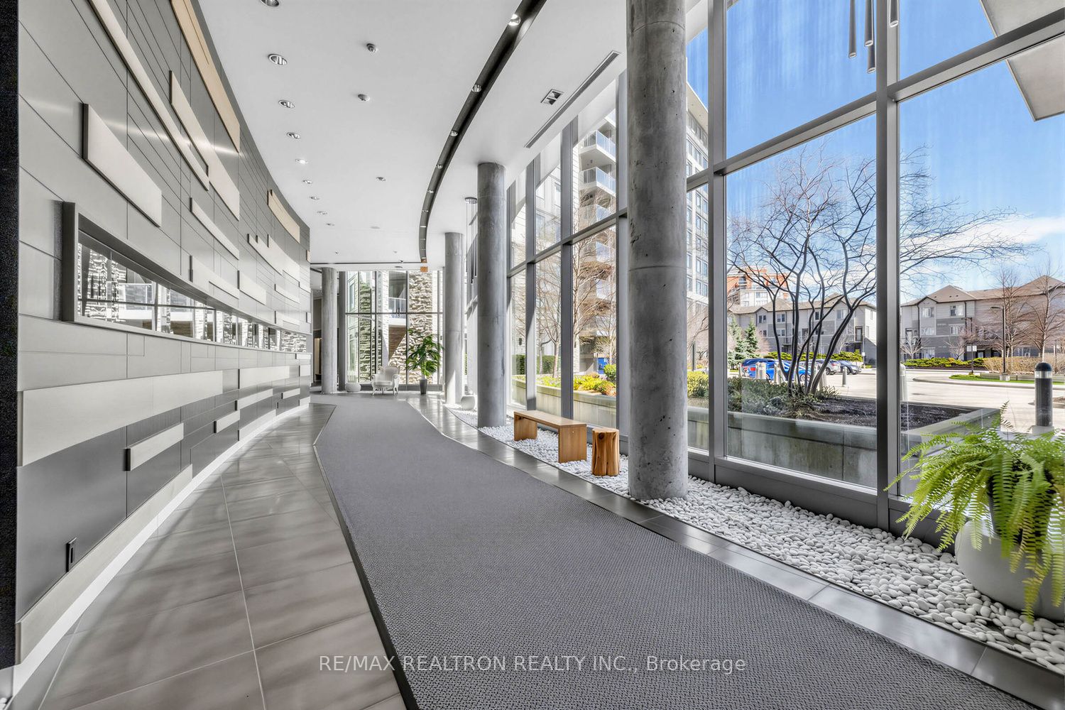 253 South Park Road Ph# 2, Markham, ON L3T 0B4 photo 3