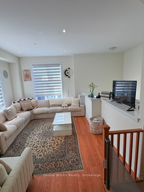 64 Seine Lane E, Richmond Hill, ON L4E 3R9 photo 2