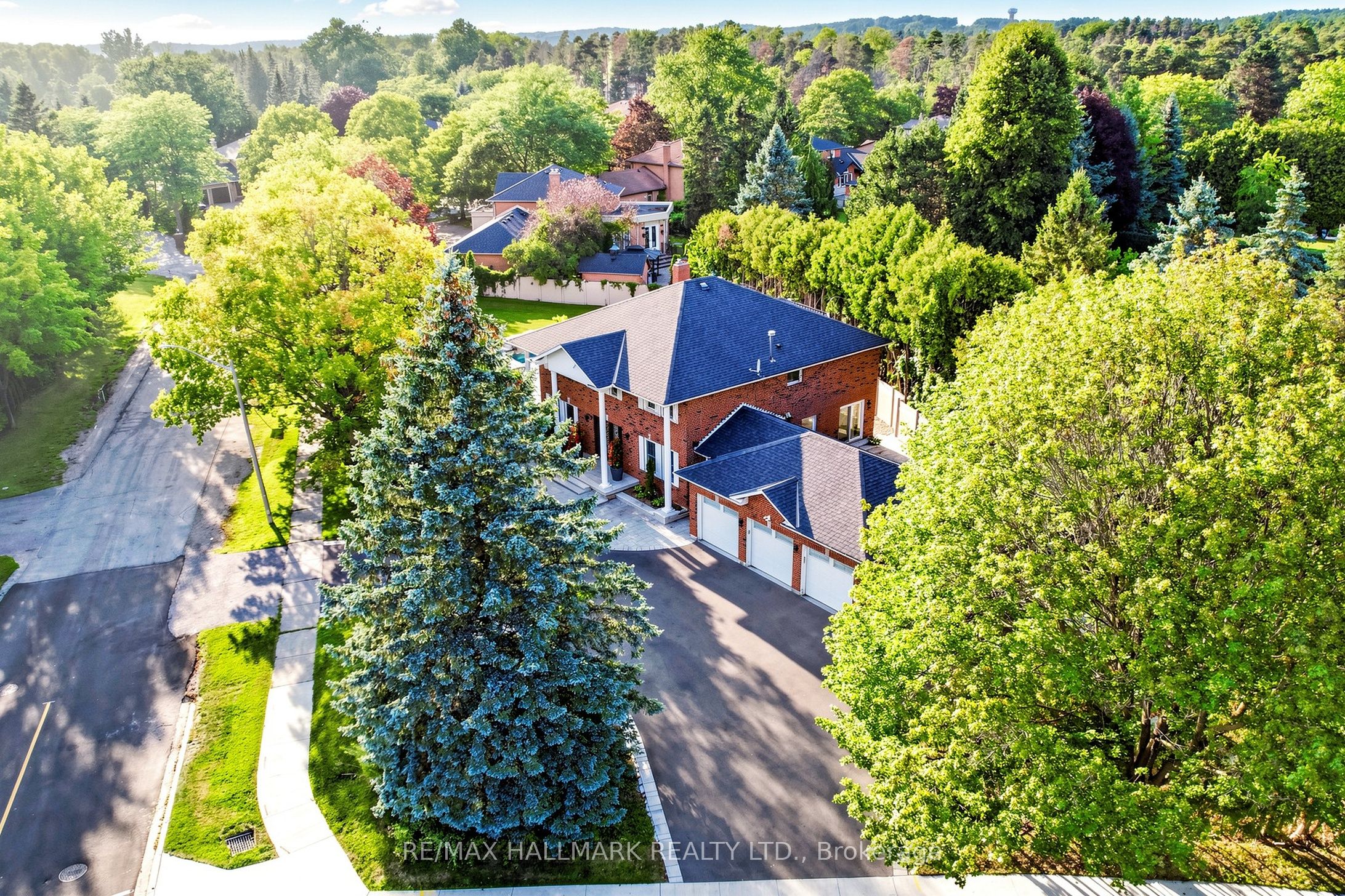 8 Beaufort Hills Road, Richmond Hill, ON L4E 2N5 photo 4