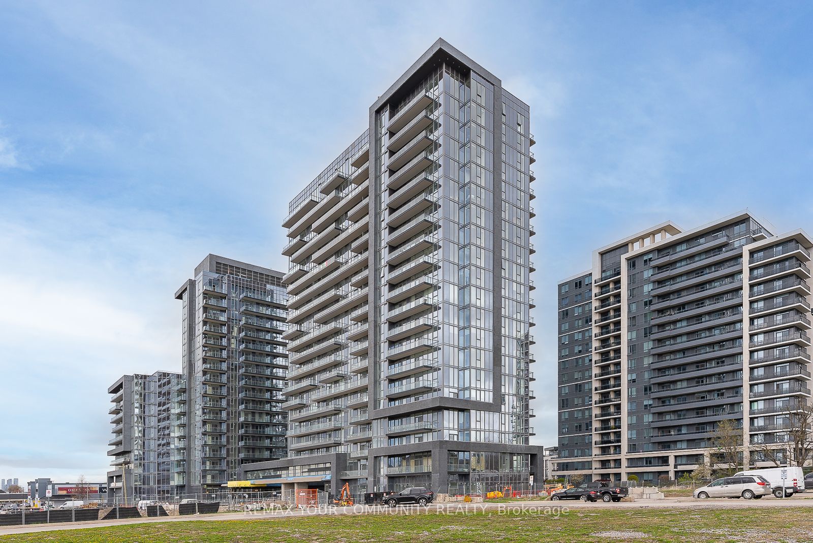 20 Gatineau Drive 1606E, Vaughan, ON L4J 0L3