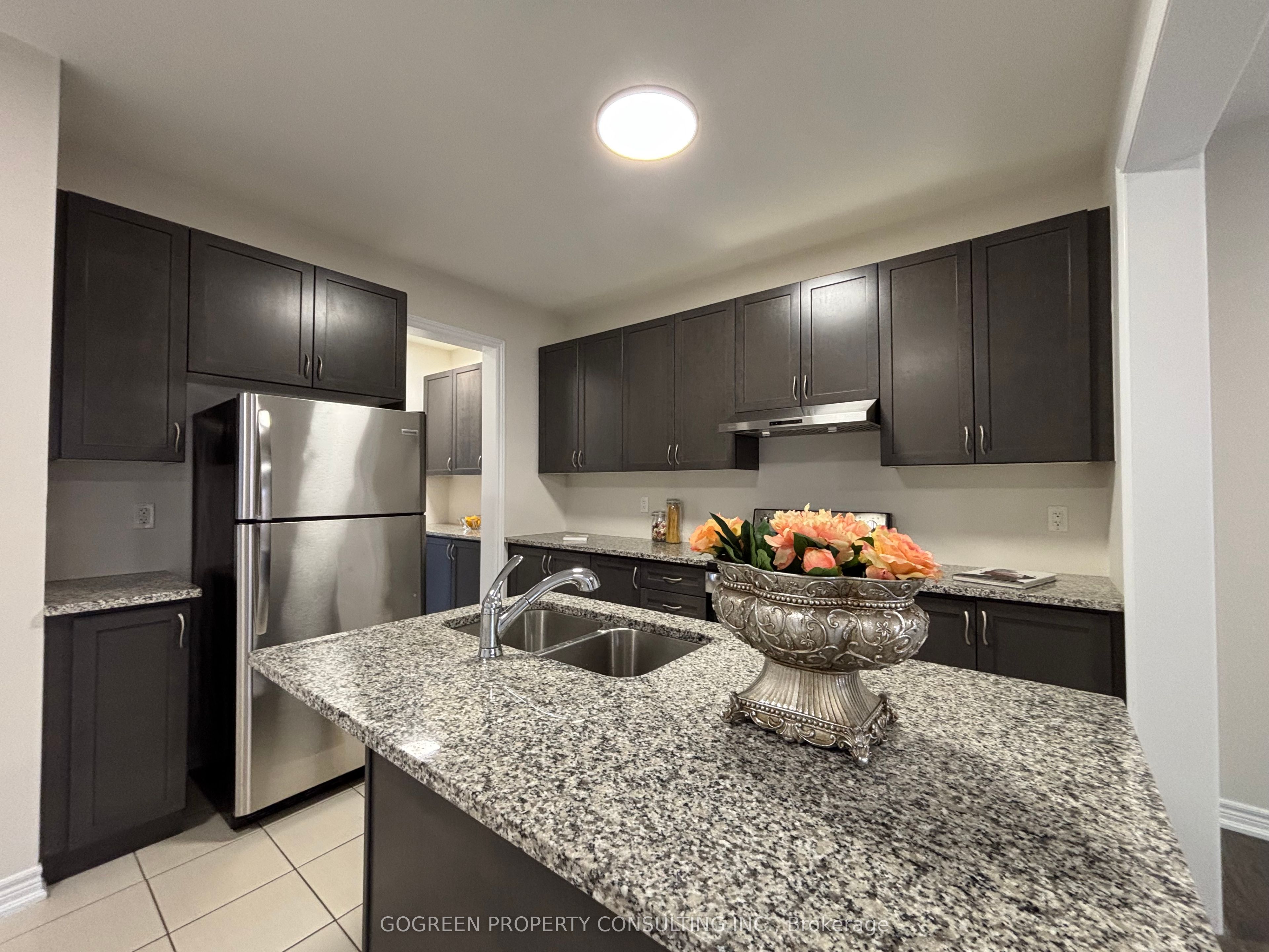 5 Applegate Drive, East Gwillimbury, ON L9N 0R2 photo 2