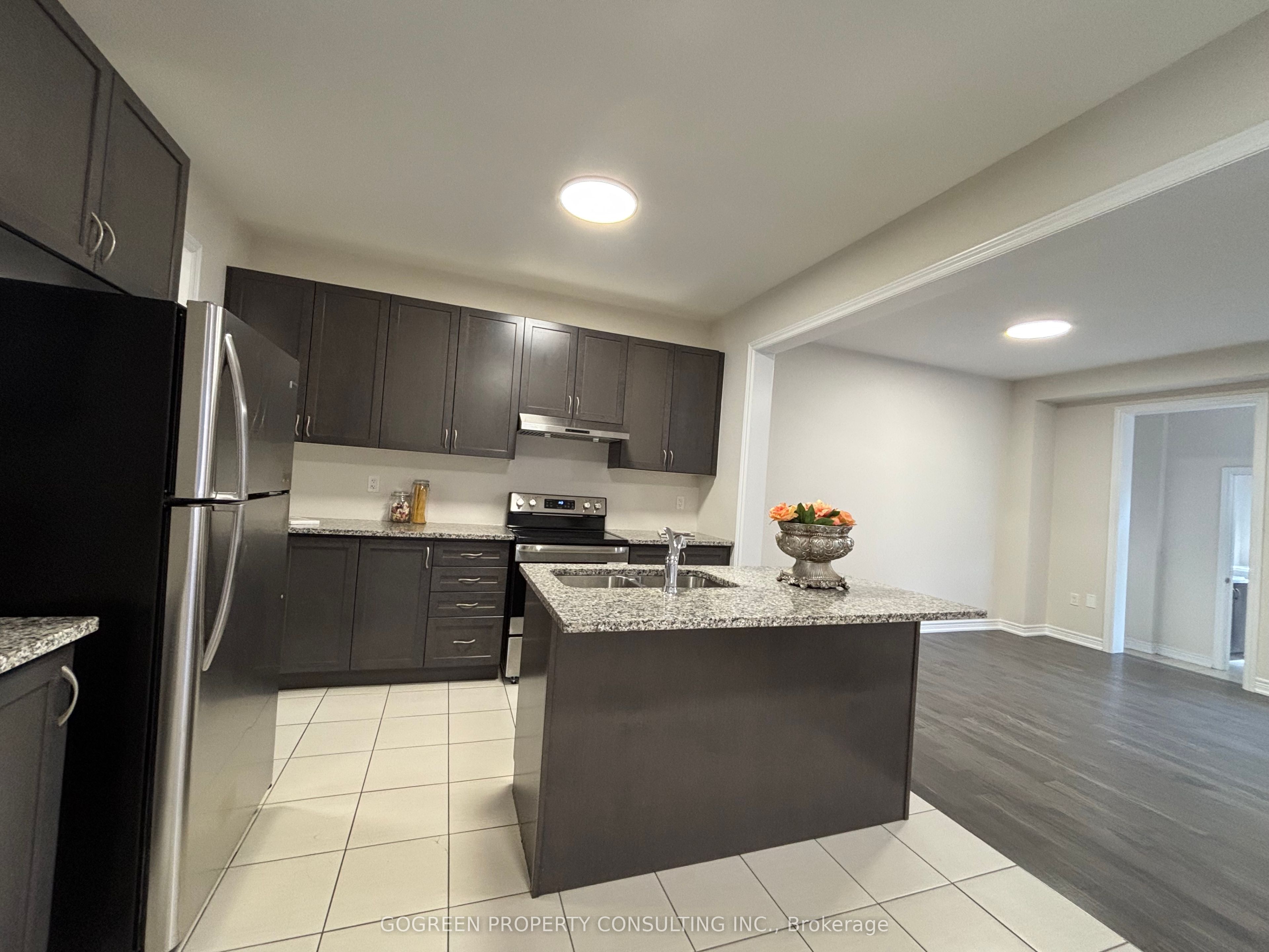 5 Applegate Drive, East Gwillimbury, ON L9N 0R2 photo 3