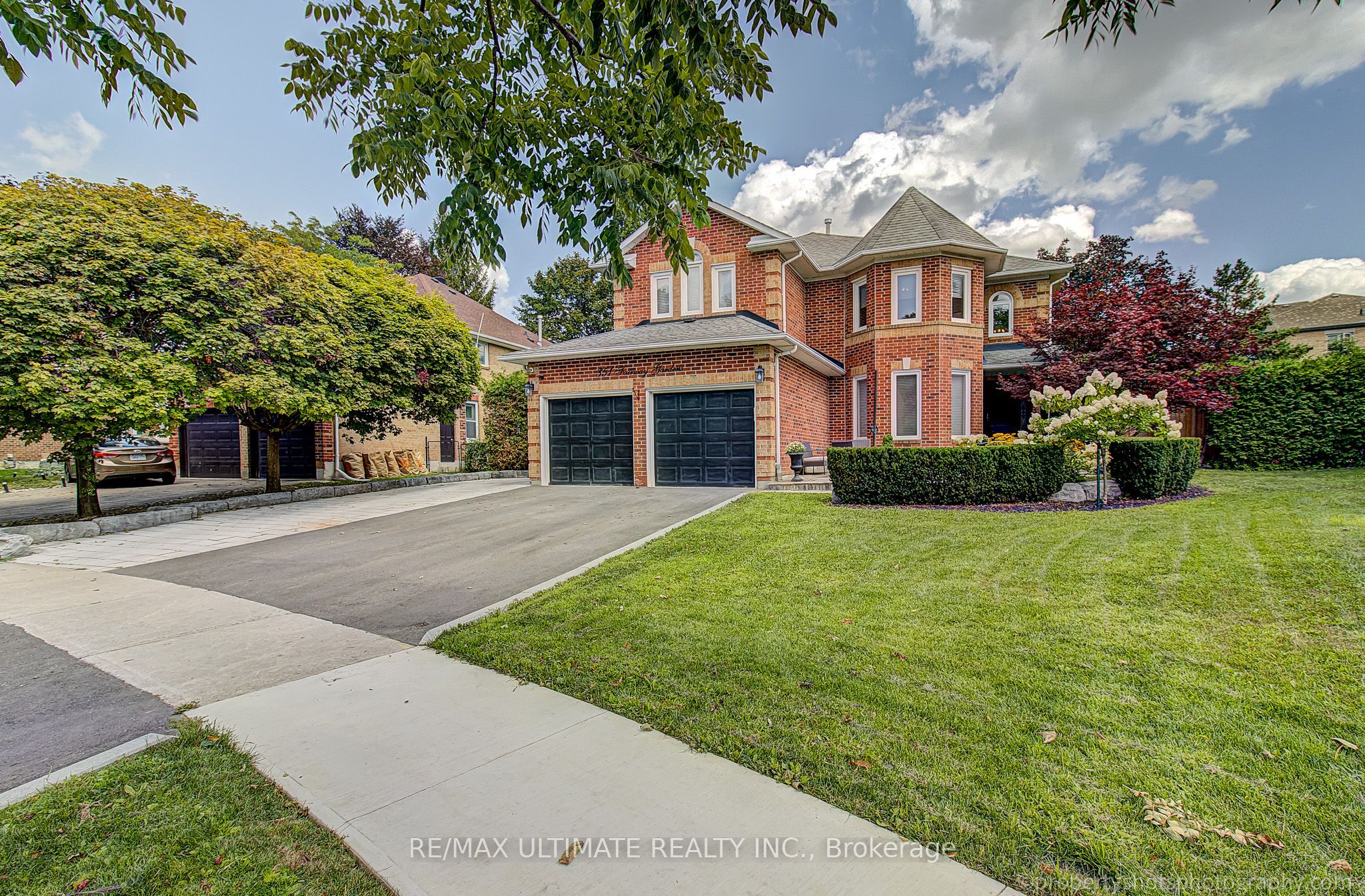 351 Fairway Gardens, Newmarket, ON L3X 1B4 photo 3