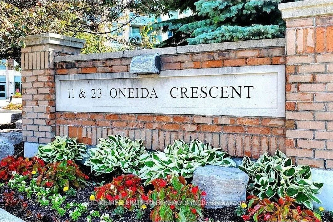23 Oneida Crescent PH13, Richmond Hill, ON L4B 0A2 photo 2