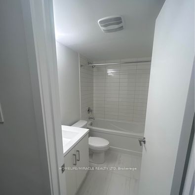 39 Honeycrisp Crescent 81, Vaughan, ON L4K 0N6 photo 4