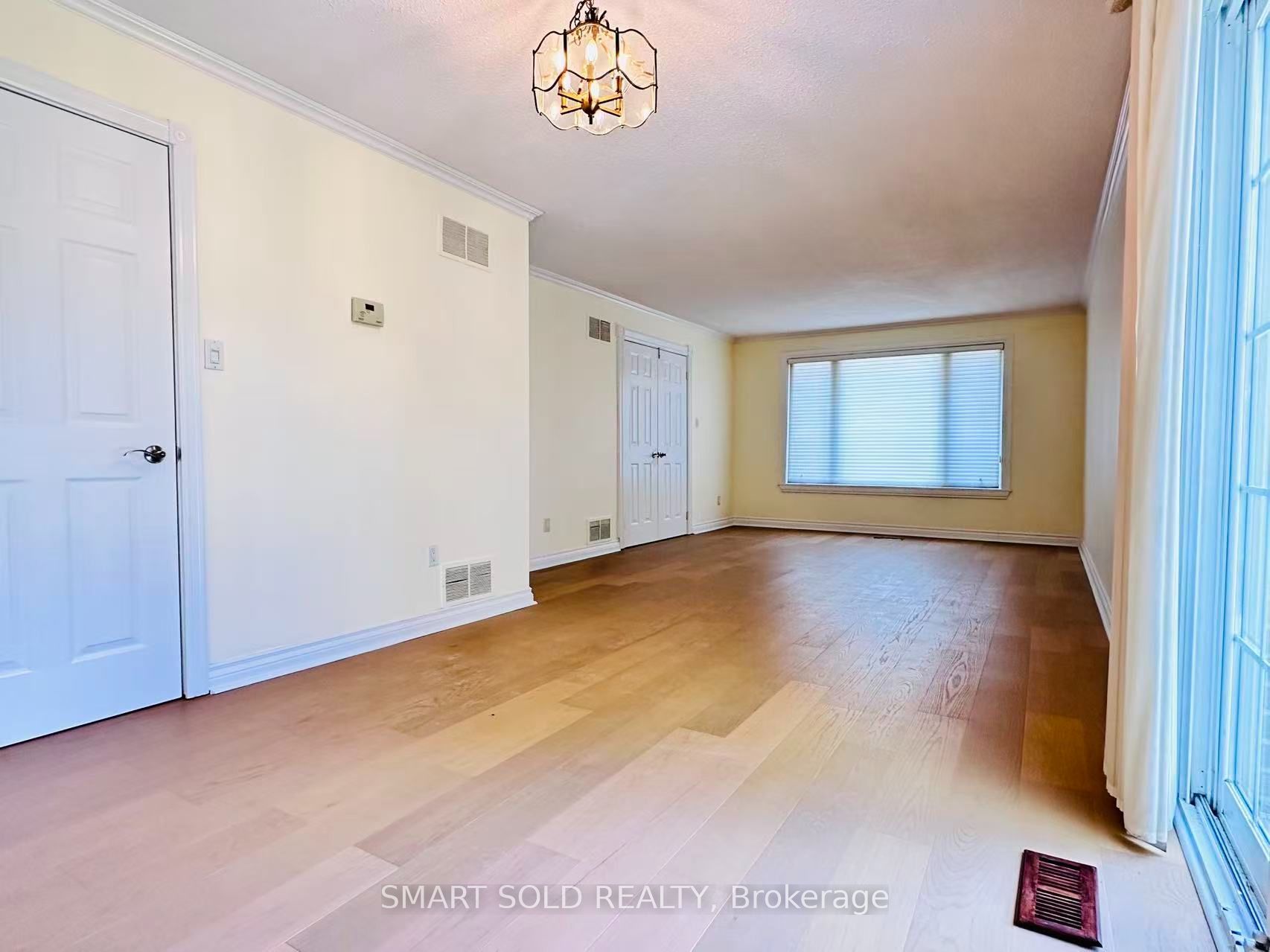 22 Hemingway Crescent Main & Upper Floor, Markham, ON L3R 2A4 photo 3