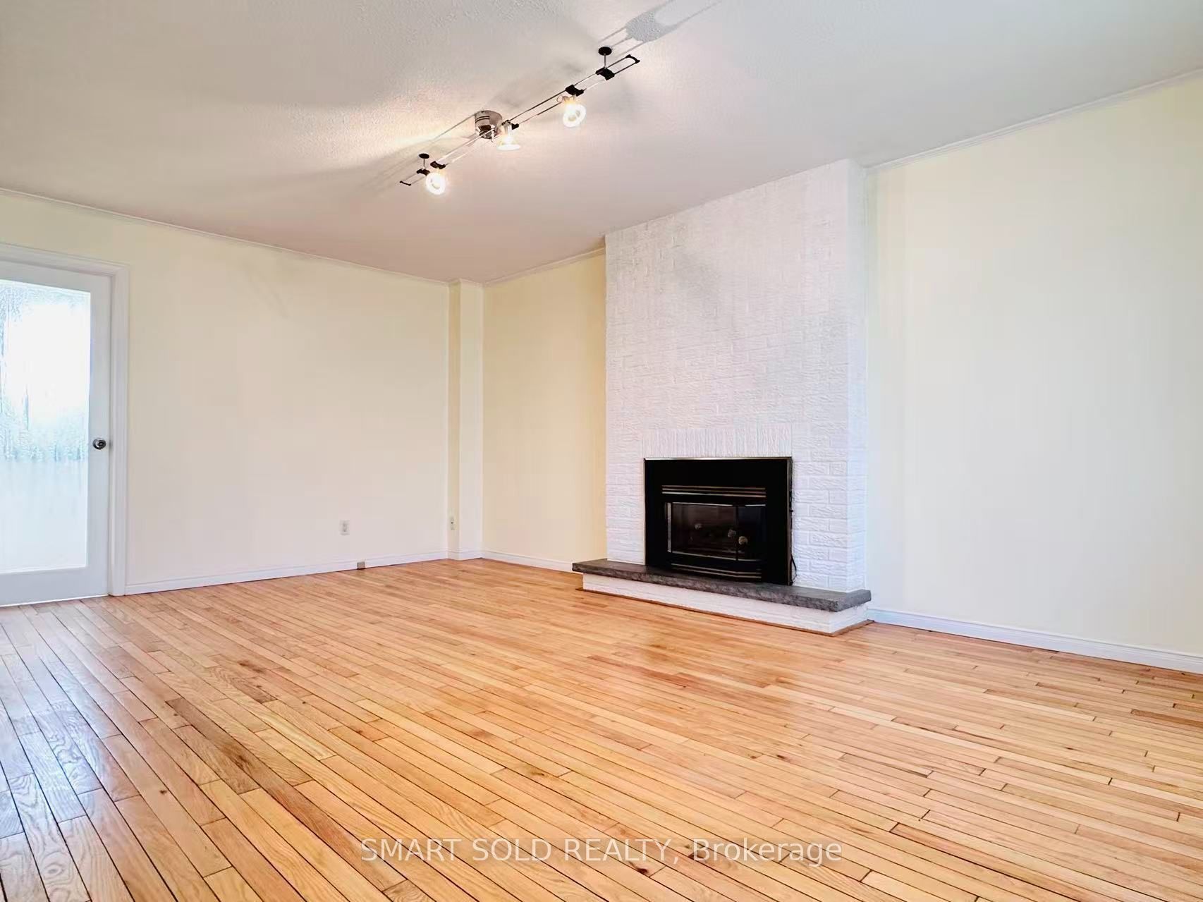 22 Hemingway Crescent Main & Upper Floor, Markham, ON L3R 2A4 photo 4