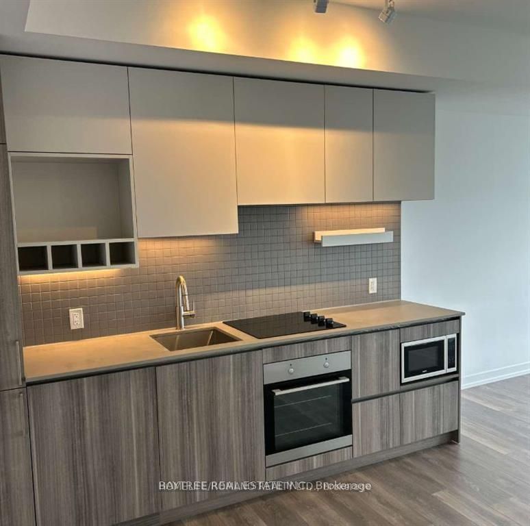 898 Portage Parkway 4511, Vaughan, ON L4K 0J6