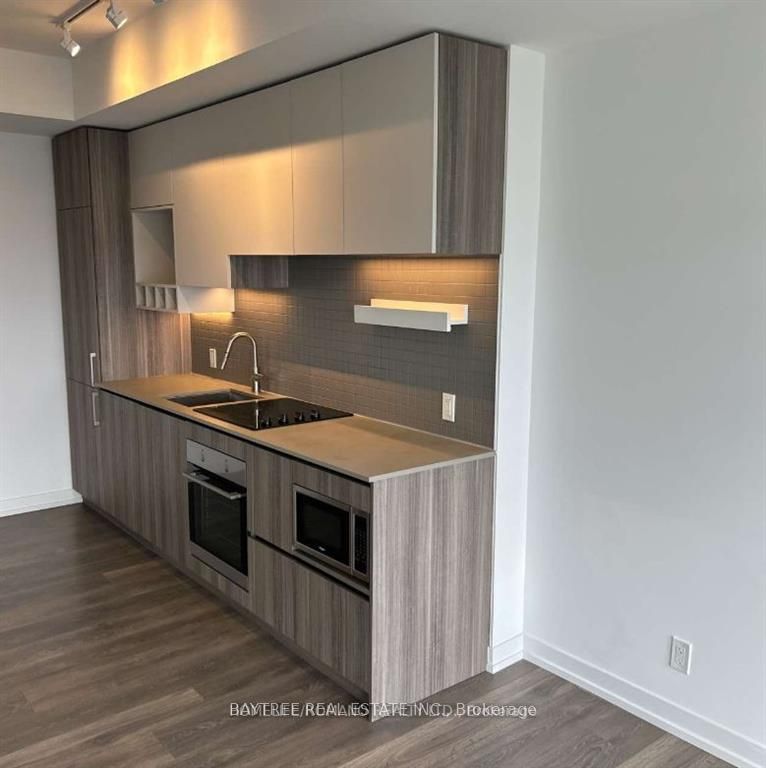 898 Portage Parkway 4511, Vaughan, ON L4K 0J6 photo 2