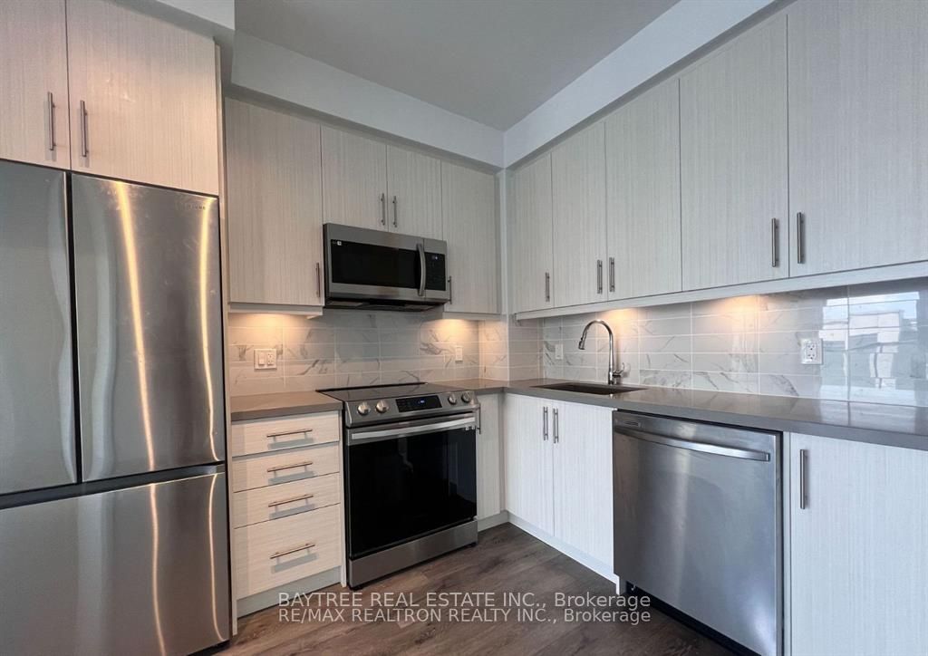 105 Oneida Crescent 1107, Richmond Hill, ON L4B 0H6 photo 2