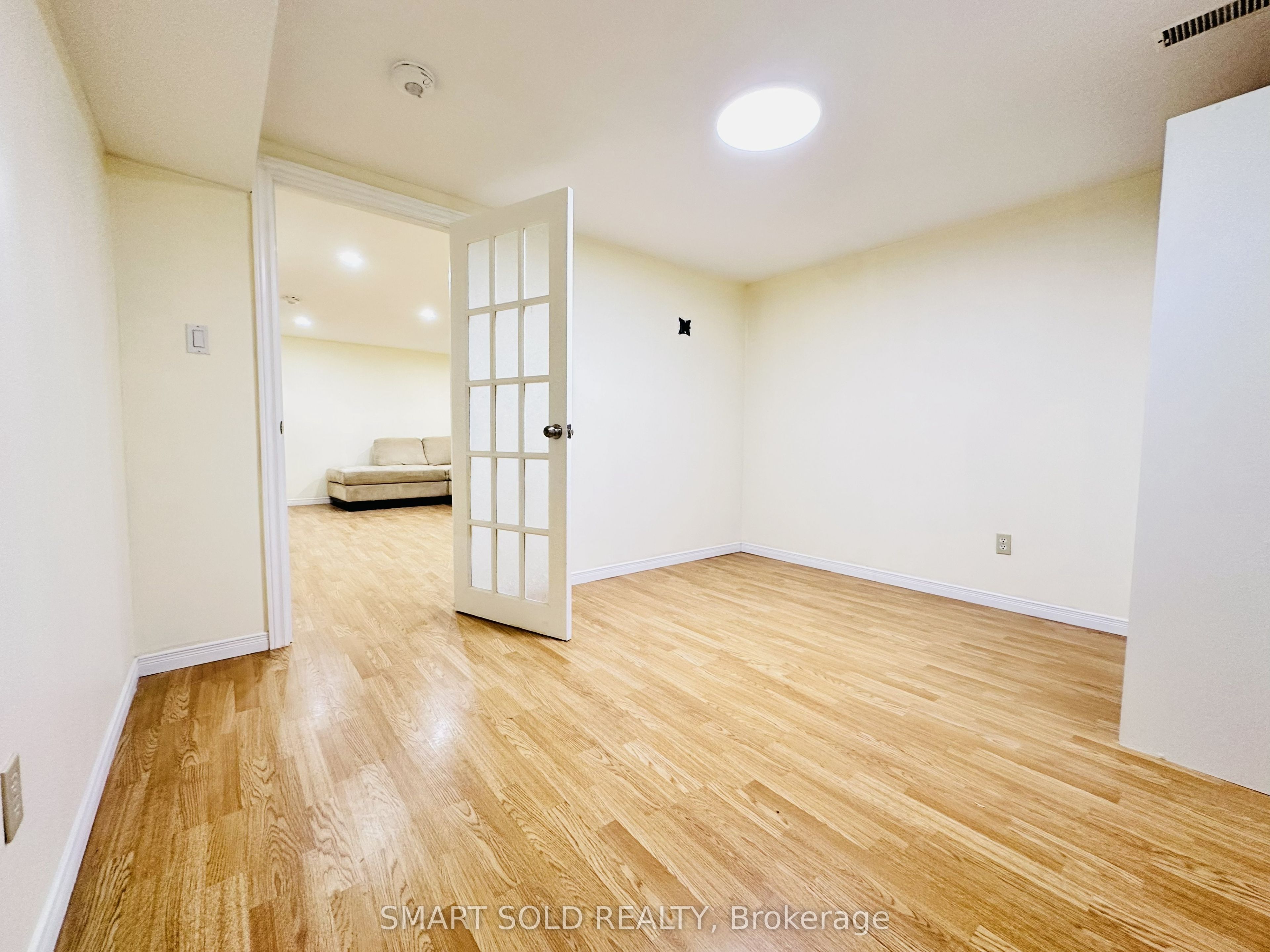 22 Hemingway Crescent Basement, Markham, ON L3R 2A4 photo 3