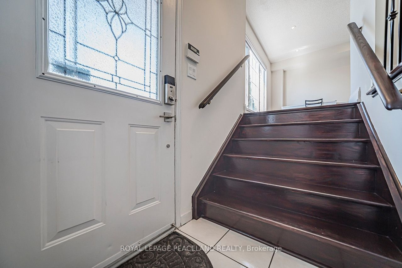 110 Foxfield Crescent, Vaughan, ON L4K 5E9 photo 4